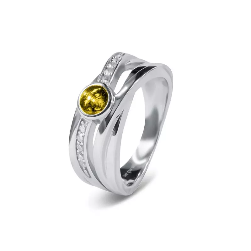 Brede gladde ring met rond vul-compartiment met zirkonia of diamant. Dit sieraad wordt zichtbaar aan de voorkant gevuld met as en wordt vermengd met onze speciale hars.