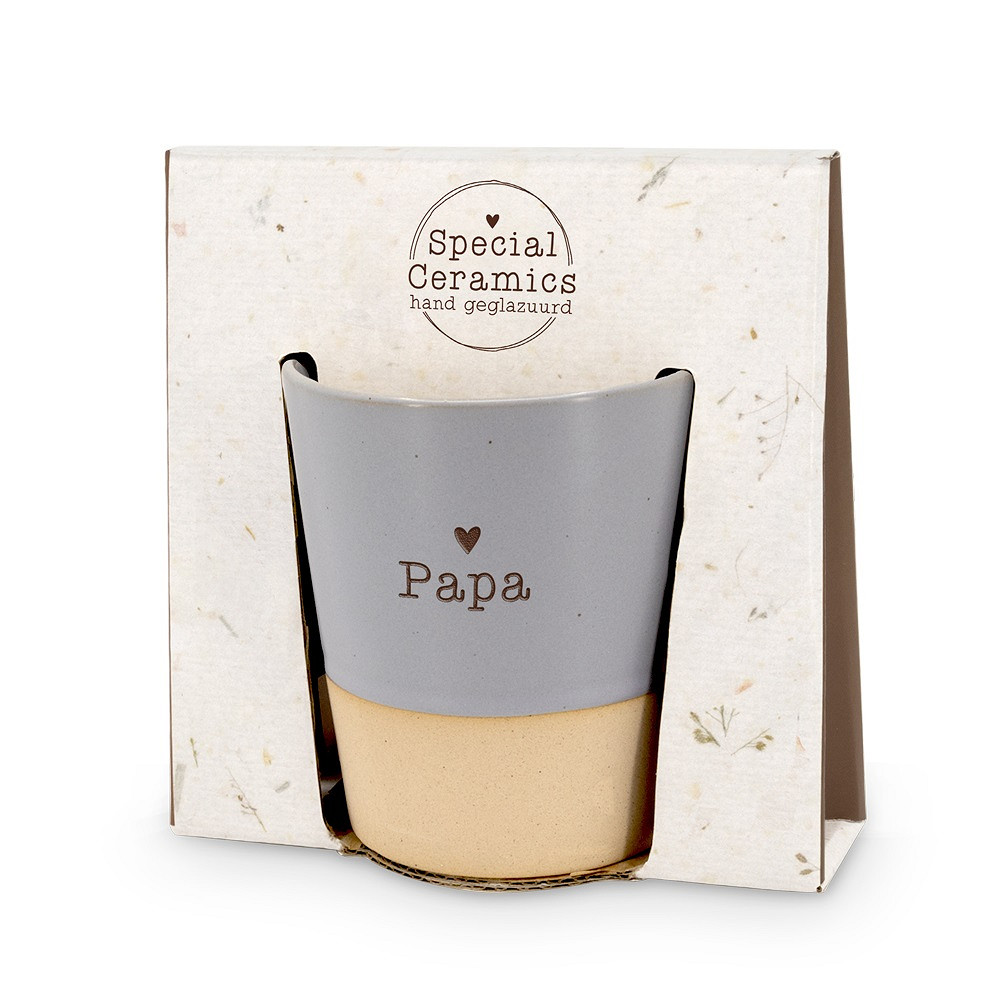 Deze beker is ideaal als cadeau voor papa's en voegt een persoonlijke touch toe aan zijn koffiepauze. Het leuke ontwerp maakt het een bijzonder item voor dagelijks gebruik. De beste manier om het te gebruiken is simpelweg om papa’s favoriete drankje in te schenken.