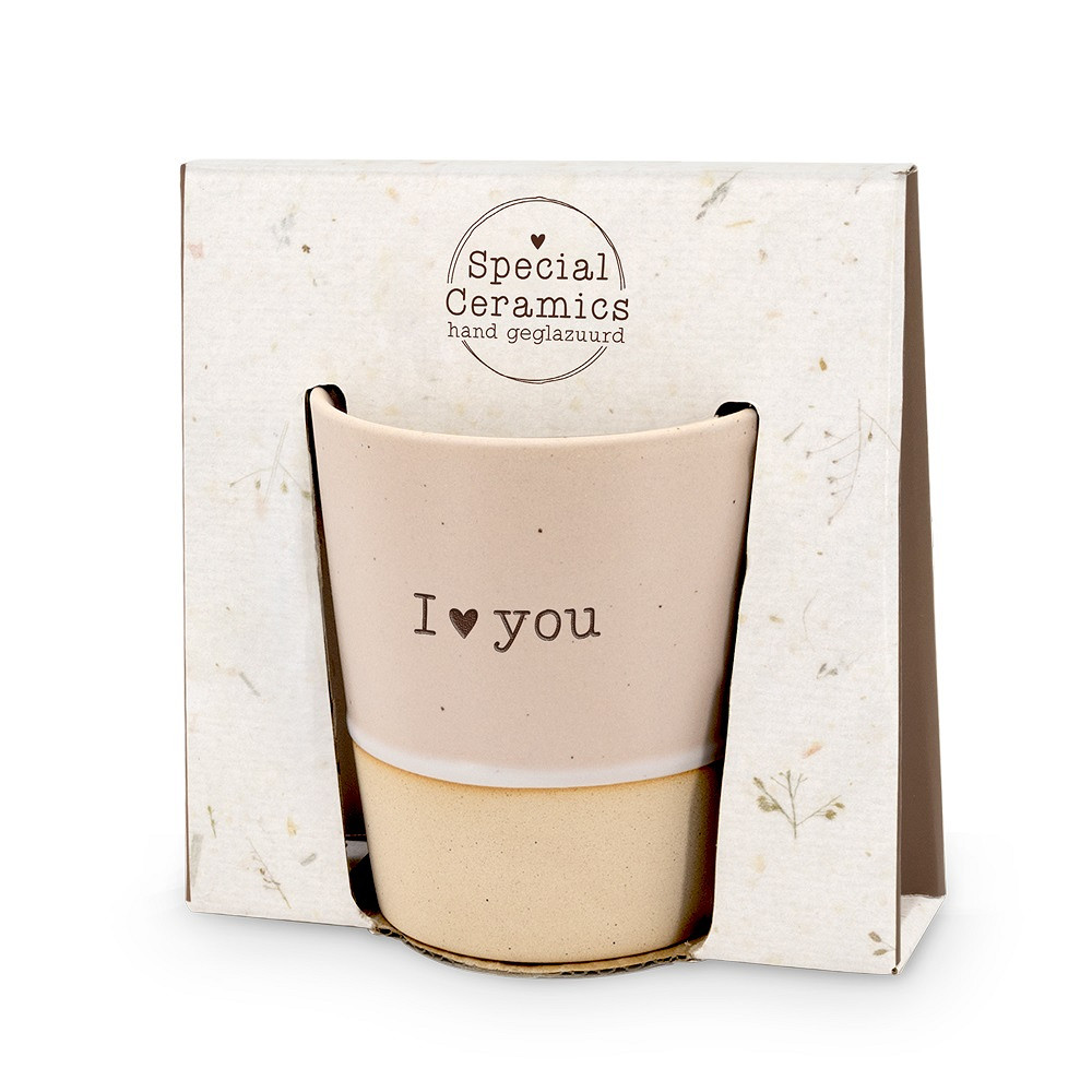 Deze bijzondere keramische beker is een perfect cadeau voor mama's, met een stijlvol ontwerp en duurzame materialen. Ideaal voor dagelijks gebruik bij koffie of thee. De beste manier om ervan te genieten? Simpelweg vullen en ontspannen genieten van elk moment.