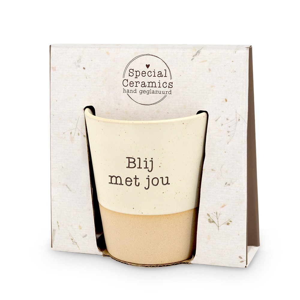 Deze bijzondere keramische beker is een perfect cadeau voor mama's, met een stijlvol ontwerp en duurzame materialen. Ideaal voor dagelijks gebruik bij koffie of thee. De beste manier om ervan te genieten? Simpelweg vullen en ontspannen genieten van elk moment.