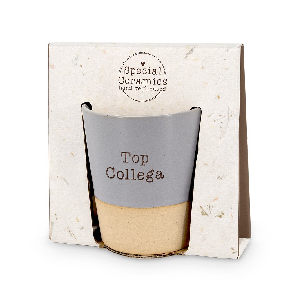 Deze bijzondere keramische beker is een perfect cadeau voor mama's, met een stijlvol ontwerp en duurzame materialen. Ideaal voor dagelijks gebruik bij koffie of thee. De beste manier om ervan te genieten? Simpelweg vullen en ontspannen genieten van elk moment.