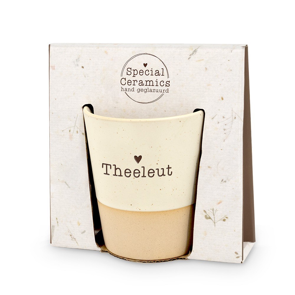 Deze bijzondere keramische beker is een perfect cadeau voor mama's, met een stijlvol ontwerp en duurzame materialen. Ideaal voor dagelijks gebruik bij koffie of thee. De beste manier om ervan te genieten? Simpelweg vullen en ontspannen genieten van elk moment.