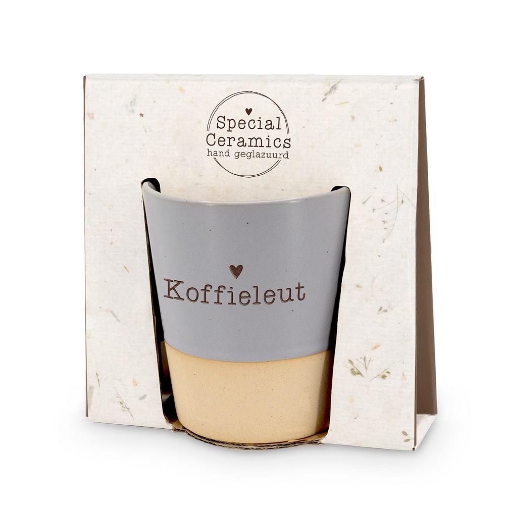 Deze bijzondere keramische beker is een perfect cadeau voor mama's, met een stijlvol ontwerp en duurzame materialen. Ideaal voor dagelijks gebruik bij koffie of thee. De beste manier om ervan te genieten? Simpelweg vullen en ontspannen genieten van elk moment.
