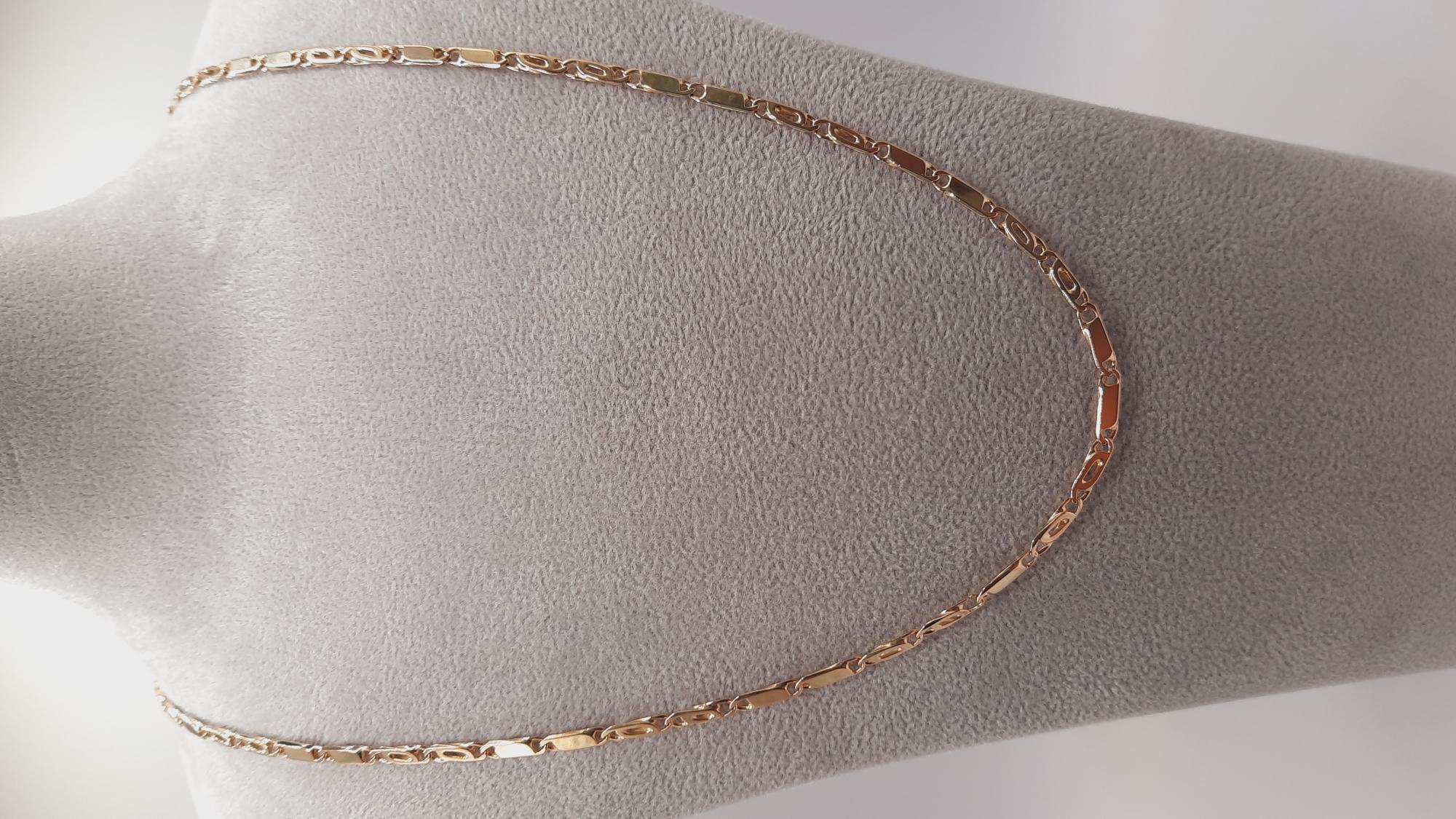Deze gouden ketting van 14kt met modelnummer 0002292 is een elegante en verfijnde NECKLACE. Met een lengte van 60 cm en breedte van 2.9 mm weegt hij 12.86 gram. De ketting is goudkleurig en gemaakt van hoogwaardig goud. Perfect te dragen als statement piece op een avondje uit of als dagelijkse luxe accessoire.