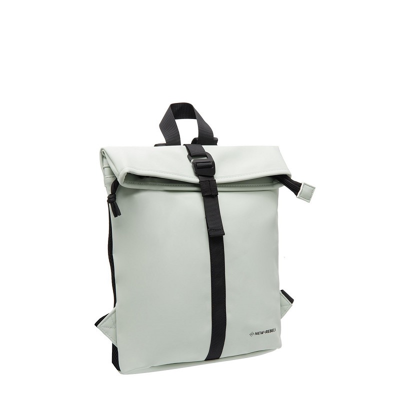 De Mart Los Angeles rolltop rugzak mini 9L Mint, modelnummer 51.125567, biedt een stijlvol en compact ontwerp. Eigenschappen zijn een verstelbare rolltop-sluiting, duurzame materialen en comfortabele schouderbanden. Ideaal voor dagelijks gebruik. Draag hem op je rug voor optimale gewichtsverdeling en gemak. Perfect voor stedelijke avonturen en praktisch gebruik. Categorie: TASSEN, Type: RUGZAKKEN.
Maat
27x8x33cm