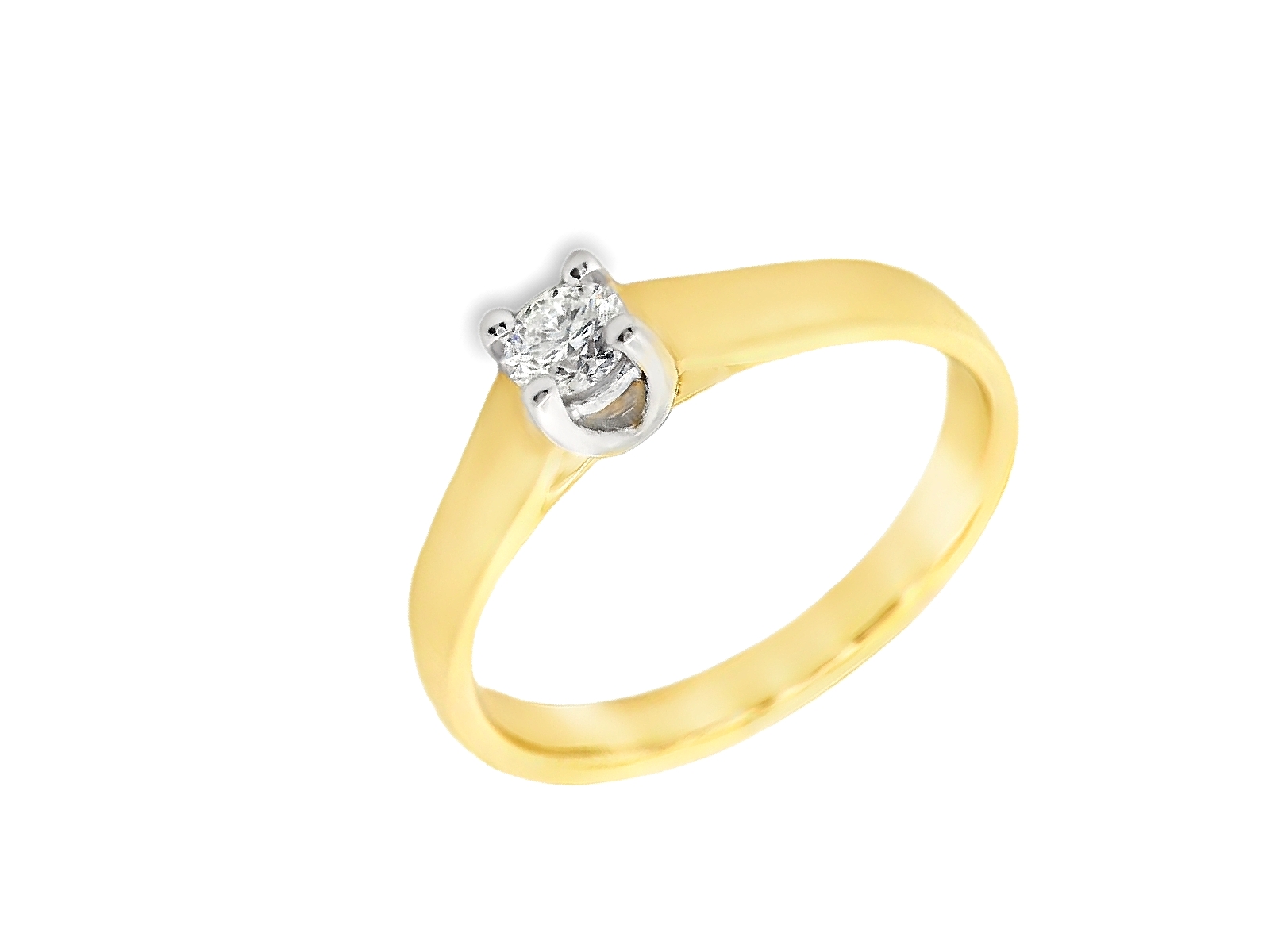 Deze prachtige solitair ring is een tijdloos sieraad dat elegantie en verfijning uitstraalt. Vervaardigd uit 14 karaat geelgoud (3.41 gr), heeft de ring een klassieke en warme uitstraling. De centrale blikvanger is een schitterende diamant van 0.16 karaat met een H-kleur en SI-zuiverheid, wat zorgt voor een prachtige fonkeling.

De diamant is gezet in een witte zetting, wat het licht optimaal reflecteert en het contrast tussen de steen en het goud versterkt. Dit tijdloze ontwerp maakt de ring perfect voor elke gelegenheid, of het nu een verloving, jubileum of een stijlvol cadeau betreft.
De ring is verkrijgbaar in meerdere afmetingen.