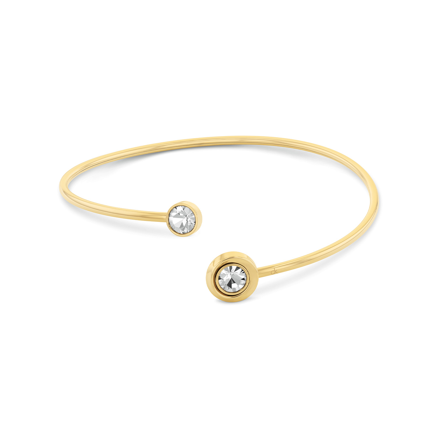 Calvin Klein CJ35000774 Dames Bangle Staal
Deze stalen dames bangle van Calvin Klein met nr CJ35000774 heeft een sprankelende look. De goudkleurige stalen armband heeft 2 fijne zetkastje met daarin een kristal, een iets groter dan de ander. Deze shined op je pols. De armband is geschikt voor een pols van ongeveer 17,5cm. Leuk te combineren met andere sieraden uit de serie van Calvin Klein.

OVER CALVIN KLEIN
Calvin Klein is een wereldwijd lifestylemerk dat gewaagde, vooruitstrevende idealen en een verleidelijke, vaak minimalistische, esthetiek nastreeft. Calvin Klein werd groot in de jaren 70 door haar mode- en merkjeans collecties. In de jaren 80 lanceerde Calvin Klein haar spraakmakende ondergoed dat uitdrukkelijk van logo ’s voorzien was. Vanwege het grote succes is het merk ook succesvol uitgerold in Accessoires, Parfums, Home, Brillen, Golf, Horloges en Sieraden.
Sinds de oprichting in 1968 door Calvin Klein, heeft het merk haar reputatie opgebouwd als leider in de Amerikaanse mode, dankzij een cleane esthetiek en innovatieve ontwerpen. Calvin Klein wil haar publiek verleiden en inspireren door middel van provocerende beelden en opvallende ontwerpen die prikkelen. 

SPECIFICATIES:
- Stalen dames bangle
- 17,5cm
- Goudkleurig
- Glimmend
- Kristal
