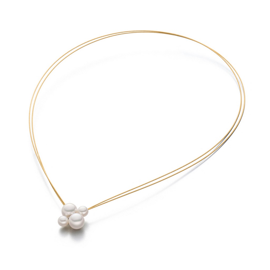 Een staal verguld collier Eva Strepp model Cross met 4 zoetwater parels.