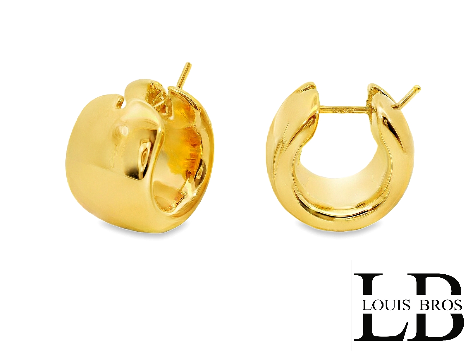 Deze prachtige oorringen zijn vervaardigd uit 18 karaat geelgoud (6.25 gr) en stralen pure elegantie uit. Met hun brede en volle design geven ze een luxe uitstraling en vormen ze een tijdloos accessoire dat moeiteloos bij elke outfit past.
De hoogglans gepolijste afwerking zorgt voor een verfijnde glans, terwijl de stevige sluiting ervoor zorgt dat de oorringen comfortabel en veilig gedragen kunnen worden. Dankzij hun klassieke en toch moderne uitstraling zijn deze oorringen perfect voor zowel dagelijks gebruik als speciale gelegenheden.
Een stijlvol en veelzijdig sieraad dat niet mag ontbreken in je collectie!
