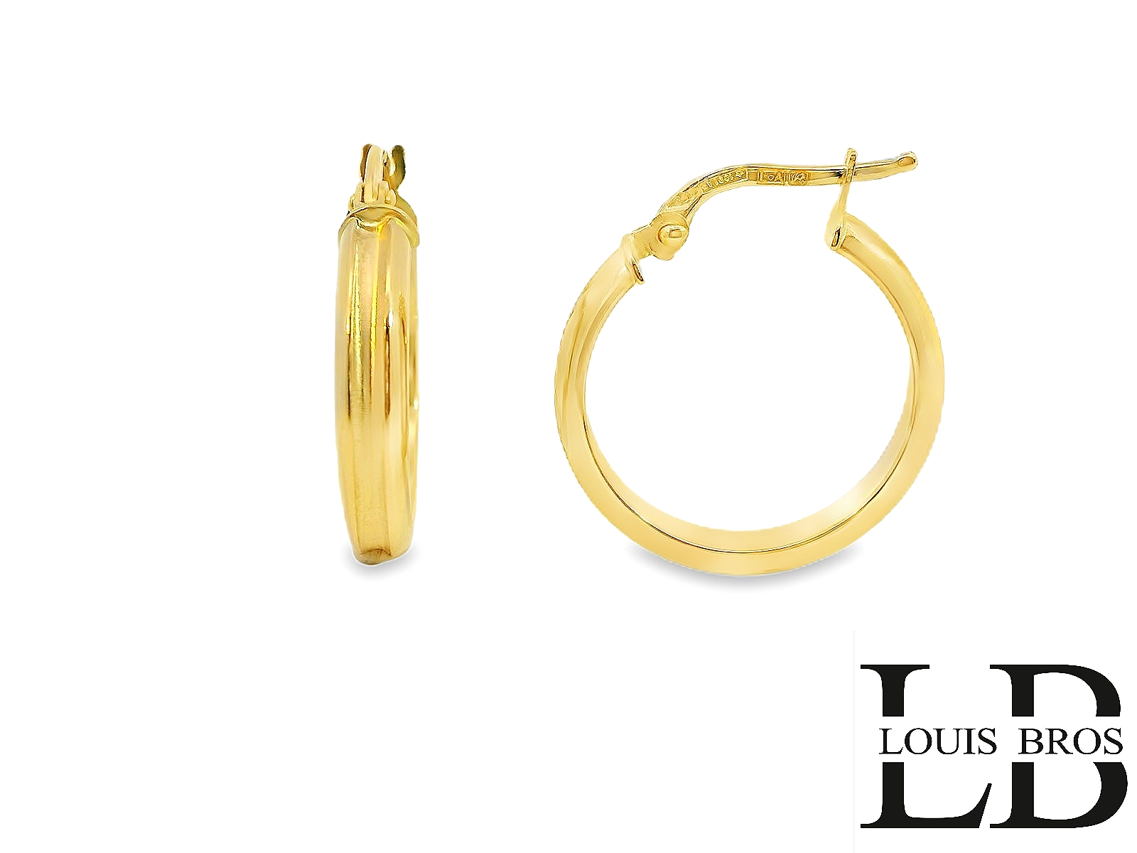 Deze verfijnde 18 karaat geelgouden (2.05 gr) oorringen stralen pure elegantie uit met hun chique en subtiele design. De tijdloze vorm in combinatie met een delicate afwerking maakt deze oorbellen een stijlvolle keuze voor elke gelegenheid.
Dankzij de hoogglans gepolijste afwerking schitteren de oorringen op een subtiele, maar luxe manier. De lichtgewicht en comfortabele pasvorm zorgt ervoor dat ze de hele dag gedragen kunnen worden, terwijl de stevige sluiting zorgt voor extra veiligheid.
Deze tijdloze en verfijnde oorringen zijn perfect voor wie houdt van subtiele luxe en een moeiteloos elegante uitstraling. Ideaal als geschenk of als stijlvolle aanvulling op je sieradencollectie!