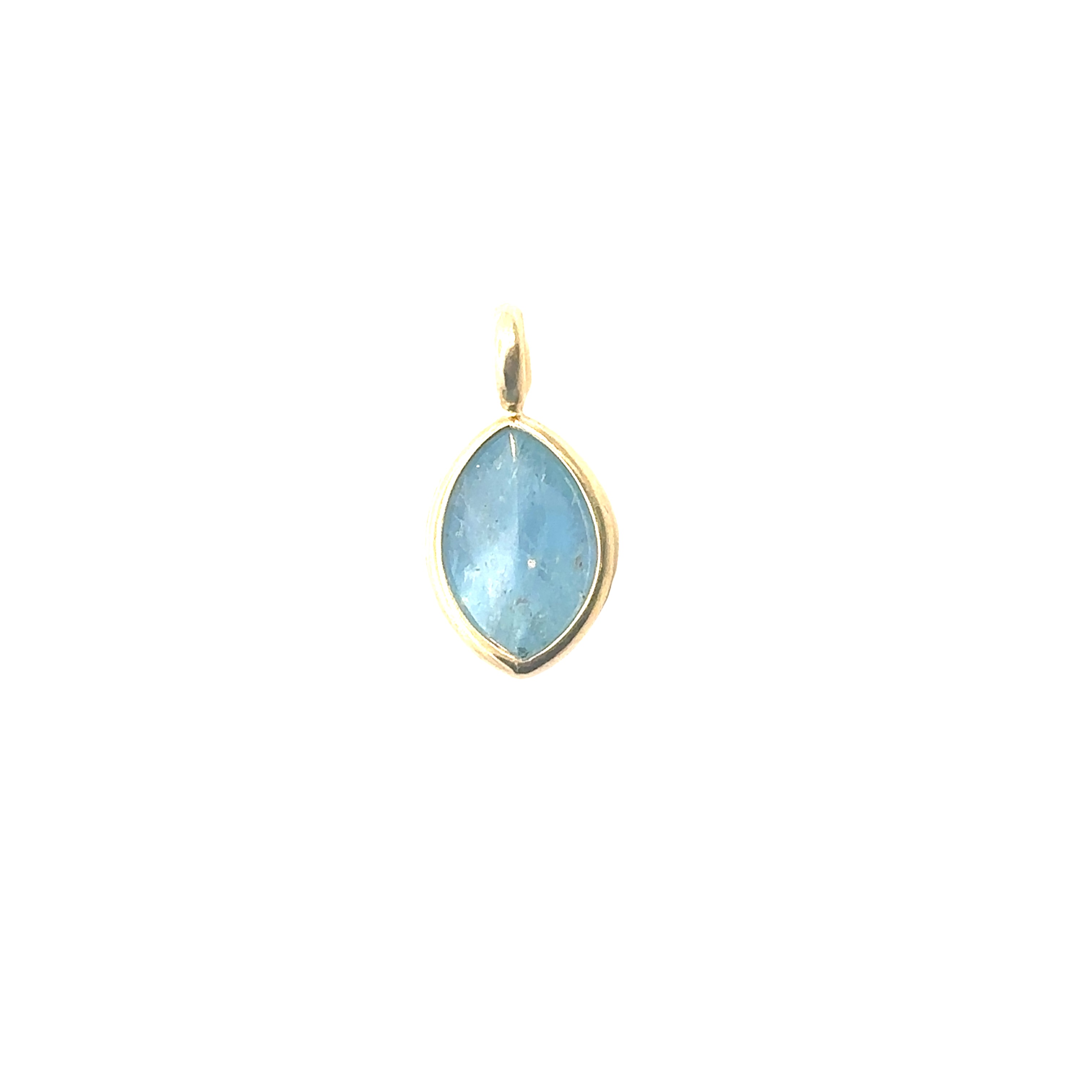 Der Aquamarinanhänger 2,92 ct 750/000 GG besticht durch seine edle Verarbeitung aus 750er Gelbgold.  Idealerweise tragen Sie ihn an einer zarten Goldkette, um seine zeitlose Schönheit zu betonen und ein stilsicheres, elegantes Outfit zu komplettieren.