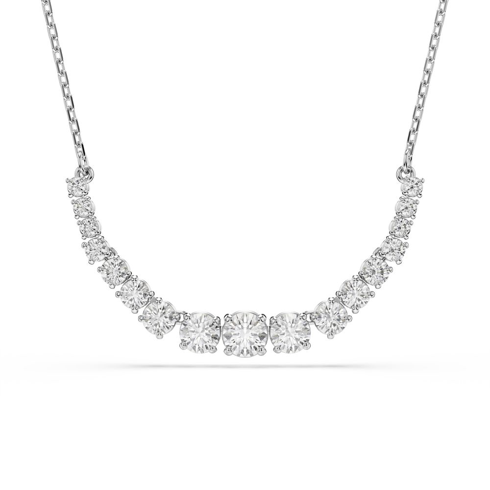 Omarm pure elegantie met deze stralende Matrix-ketting. Het ontwerp met rhodium toplaag bestaat uit een delicate ketting die is versierd met een verloop van facetgeslepen Swarovski Zirkonia in Round-slijpvorm voor oplichtende verwondering. Verrijk de luxueuze uitstraling door deze ketting te combineren met een set bijpassende oorbellen of een armband.