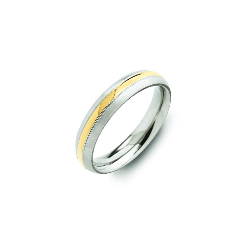 Boccia Titanium 0131-02
Deze gematteerde bicolor ring van Boccia Titanium heeft een glanzend en goudkleurig accent. De ring is 5mm breed. 

HET MERK
Boccia Titanium is het titanium merk van Nederland, dat zijn oorsprong in Duitsland vindt en is opgericht in het jaar 1992. Ontwikkeld door internationale ontwerpers. Alle titanium componenten van de BOCCIA TITANIUM collectie zijn gemaakt van 99,7% puur titanium; het bijzondere materiaal. Alle titanium componenten van de BOCCIA TITANIUM collectie zijn gemaakt van 99,7% puur titanium; het bijzondere materiaal. 

SPECIFICATIES
- Puur titanium
- Gematteerd met een glanzend en goudkleurig accent
- Bolle binnenkant
- 5mm breed