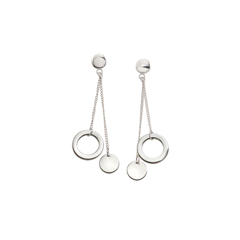 Boccia Titanium 05042-01
Glanzende oorsieraden van Boccia Titanium uit de Figura collectie. De oorsieraden hebben een afmeting van 15 x 55 mm.

HET MERK
Boccia Titanium: de specialist in het edelmetaal titanium � sieraden en horloges van puur (99,7%) titanium.
Titanium heeft een hoog draagcomfort: het is licht in gewicht, huidvriendelijk en neemt de temperatuur van de huid snel aan.
Boccia Titanium gebruikt uitsluitend echt diamant. Alle diamanten zijn hand gezet.
De sieraden zijn goed met elkaar te combineren. Hierdoor kun je gemakkelijk sets samenstellen bestaande uit colliers, oorbellen, armbanden en zelfs ringen. Of je nu sportief of chique gekleed gaat, het past bij elke outfit en iedere gelegenheid.

SPECIFICATIES
- Puur titanium
- Glanzend
- 15 x 55 mm