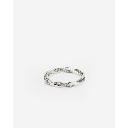 Ons stacking assortiment ontsluit oneindige mogelijkheden, door je in staat te stellen verschillende stukken op elkaar te stapelen om je eigen verhaal te verzamelen. Vier elke mijlpaal met een ander stuk. Met onze nieuwe stacking collectie nodigen we je uit om op een reis van zelfexpressie te gaan. De Katja Stacking Ring Twist is ontworpen in Amsterdam en ethisch verkregen uit 100% gerecycled zilver in Zuidoost-Azië. Wij geloven dat je alle dingen in het leven moet vieren; geloof jij dat ook?