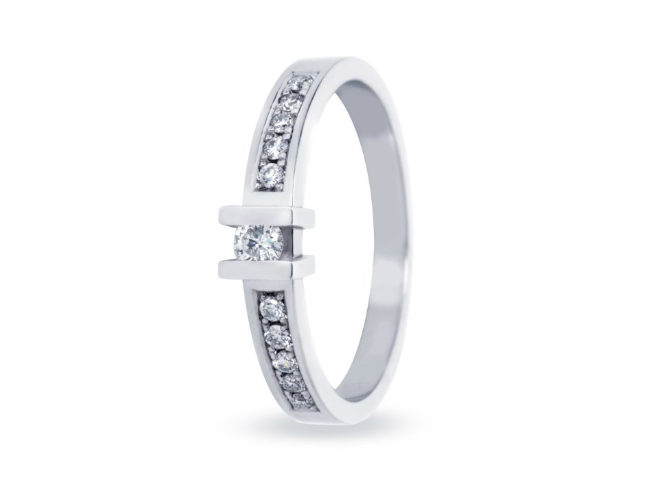 R & C Ring Julie Riche

Het is een viering van het vrouw zijn, het moederschap, het huwelijk, vriendschap, afscheid en het begroeten van nieuw leven, alles maar dan ook alles komt voorbij.. Ons respect voor deze momenten is altijd onze aller belangrijkste drijfveer en inspiratie.