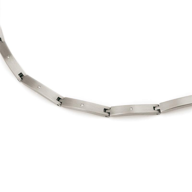 Boccia titanium collier. Het collier heeft lange gematteerde schakels, hiervan zijn 5 schakels bezet met een briljantje.
- titanium
- 5 diamanten 0.025 ct
- Klapsluiting
- Gematteerd
- 45cm