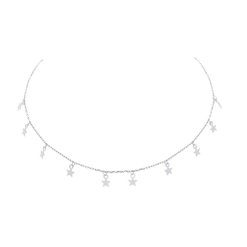 Deze collier is van het merk Lilly. Het is een meisjessieraad gemaakt van zilver. De collier is zilver van kleur.
De verdere specificaties van de collier zijn als volgt:
Soort bewerking: gerhodineerd
Lengte: 39
Steensoort: Geen edelsteen
Steenkleur: Geen steen