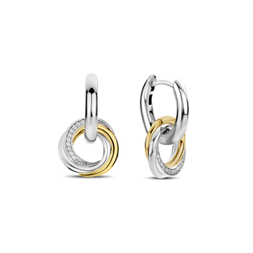 Ontdek een betoverend spel van texturen en metalen met deze TI SENTO gold-plated silver Earrings 7976ZY. Gemaakt van 925 sterling zilver en verguld met platina voor blijvende schittering, hebben deze oorbellen twee slanke zilveren hoepels versierd met verfijnde verweven cirkelcharms. De charms pronken met stralende geelgoud-plating, schitterende pave en zilver. Deze kunstzinnig verweven stukken belichamen de perfecte mix van kunst en ontwerp, en vangen de essentie van tijdloze chic met een hedendaagse rand. Voeg een vleugje moeiteloze charme toe aan je oren met deze verbluffende stukken. Draag ze alleen voor een minimalistische uitspraak of gelaagd met andere TI SENTO oorbellen voor een gepersonaliseerde touch die vertrouwen en aantrekkingskracht uitstraalt. Met zorg vervaardigd voor gevoelige huid, zorgen deze nikkelvrije en hypoallergene oorbellen voor langdurig comfort en kwaliteit.