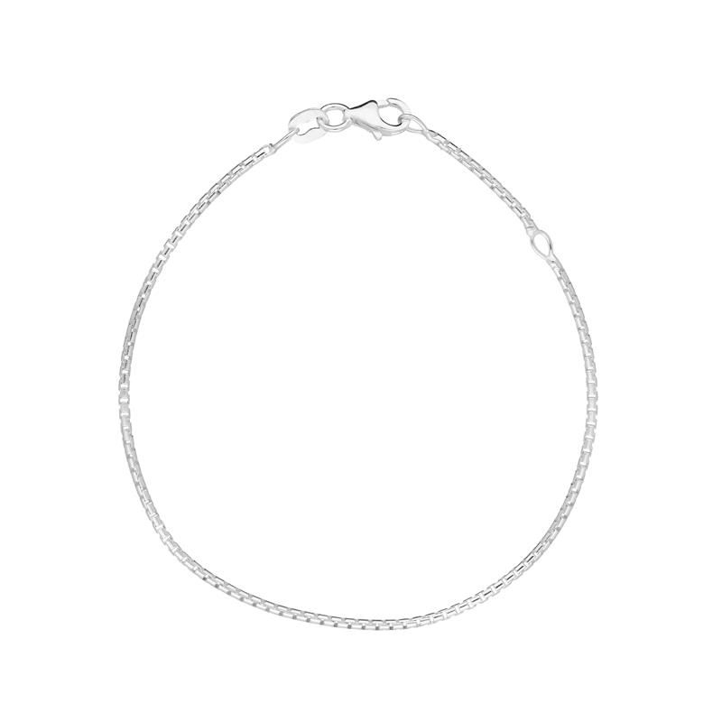Zilveren armband met venetiaanse schakel. De lengte van de armband is 17 met 2 centimeter extensie. De breedte is 1,4 millimeter.