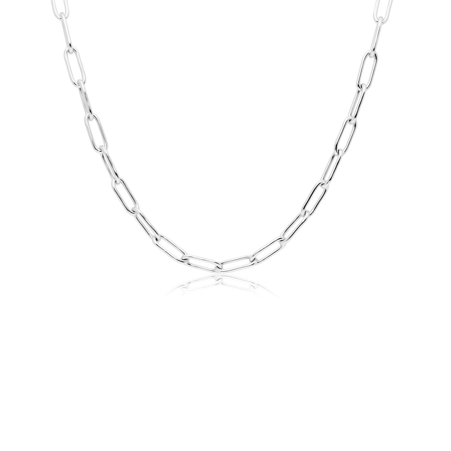 Een schakelcollier is een sieraad die goed gecombineerd kan worden met andere colliers. Dit tijdloze collier van Glow is gemaakt van 925 sterling zilver en heeft een breedte van 6mm. 

GLOW
Benadruk jouw stijl met de verfijnde sieraden van GLOW en laat je inspireren door de uitgebreide collectie 14 karaats gouden sieraden van de hoogste Europese kwaliteit. Ontworpen om elke dag te dragen. Naast tijdloze ontwerpen bestaat de collectie ook uit hippe sieraden; zoals minimalistische gouden collieren en grafische oorknopjes. Wil je een beetje extra stralen? Kies dan voor flonkerende zirkonia of ga voor luxe met onze geraffineerde diamanten sieraden.
  
  Specificaties
  - 104.2400.45
  - Collier
  - 925 sterling zilver
  - Lengte: 45cm