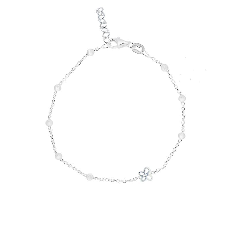 Deze armband is van het merk Lilly. Het is een meisjessieraad gemaakt van zilver. De armband is zilver van kleur.
De verdere specificaties van de armband zijn als volgt:
Soort bewerking: gerhodineerd
Lengte: 17
Steensoort: Geen edelsteen
Steenkleur: Geen steen