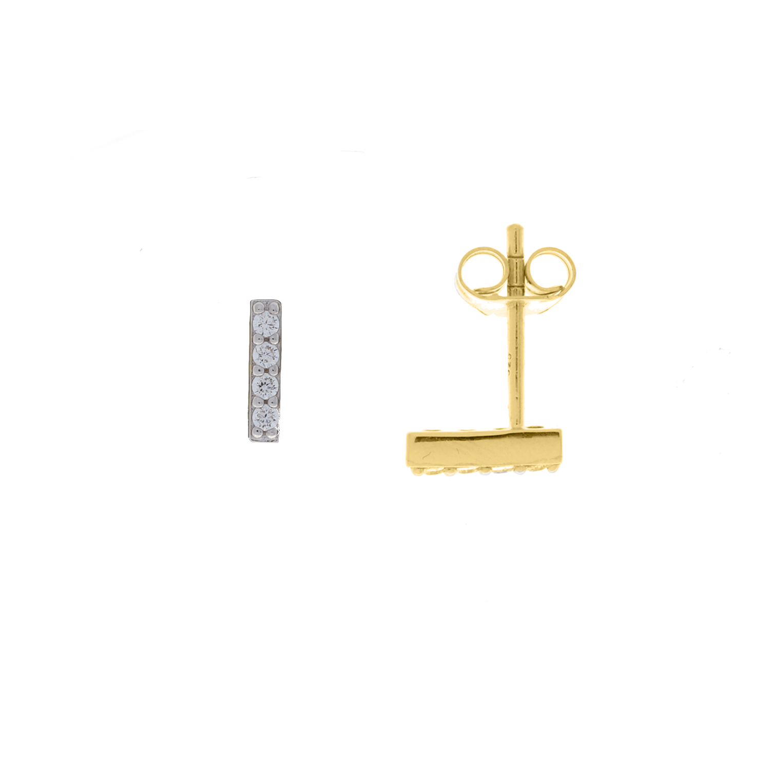 Maak je outfit af met deze oorknoppen van Glow! De oorbellen zijn gemaakt van zilver met een gouden verguldingslaag en sprankelende zirkonia's. Hoe combineer jij ze?

GLOW
Benadruk jouw stijl met de verfijnde sieraden van GLOW en laat je inspireren door de uitgebreide collectie 14 karaats gouden sieraden van de hoogste Europese kwaliteit. Ontworpen om elke dag te dragen. Naast tijdloze ontwerpen bestaat de collectie ook uit hippe sieraden; zoals minimalistische gouden kettingen en grafische oorknopjes. Wil je een beetje extra stralen? Kies dan voor flonkerende zirkonia of ga voor luxe met onze geraffineerde diamanten sieraden.
  
  Specificaties
  -106.8014.00
  - Oorknoppen
  - Verguld
  - Diameter: 8mm