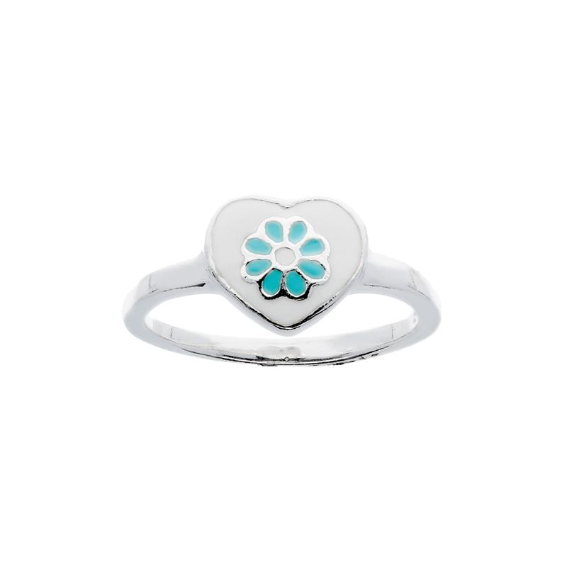 Van deze 925 sterling zilveren ring uit de Lilly collectie krijg je spontaan een glimlach op je gezicht. Het hartje is voorzien van een laagje wit emaille. In het witte gedeelte zit een blauw bloemetje verwerkt. Tip: is de ring nog te groot voor om de ringvinger? Draag de ring dan eerst om de middelvinger. De kids groeien zo snel dat de ring vanzelf om de ringvinger past.
 
Lilly - kinder sieraden 
Meisjes zijn nieuwsgierig, een tikkeltje eigenwijs en hebben vaak op jonge leeftijd al een eigen stijl. LillyAs sieradencollectie biedt kindersieraden voor de allerkleinsten, maar ook voor grote stoere meiden! LillyAs sieraden zien er fantastisch uit en zijn sterk genoeg voor ieder avontuur! Met de nieuwe collectie van Lilly valt eindeloos te fantaseren en combineren. Oorbelletjes met de vrolijkste kleuren en kettinkjes met alpacaAs of spetterende glitters!
  
  Specificaties
  - 111.4033.40
  - Ring
  - 925 Sterling Zilver
  - 12.25 mm / maat 40