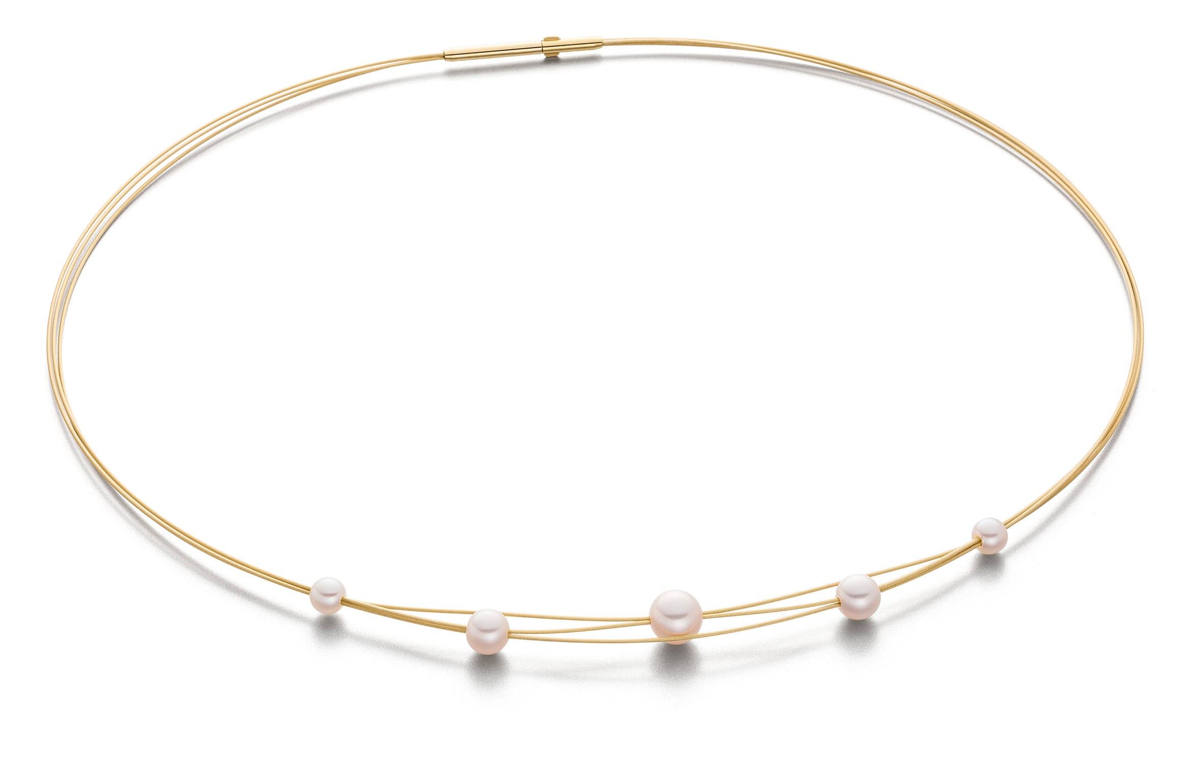 Een stalen verguld collier Eva Strepp model Tau met 6 zoetwater parels.