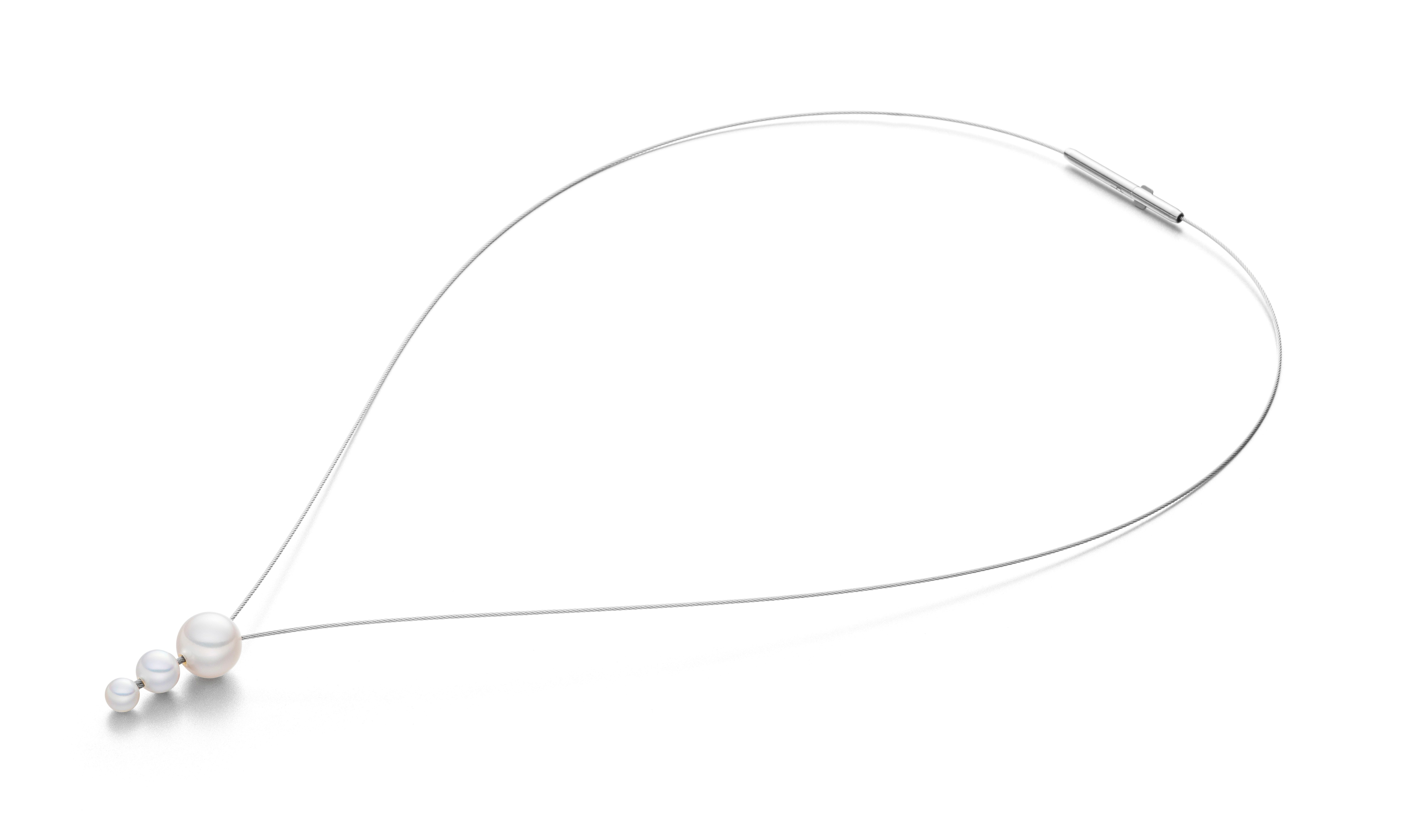 Een stalen collier Eva Strepp model Lumi met 3 zoetwater parels.