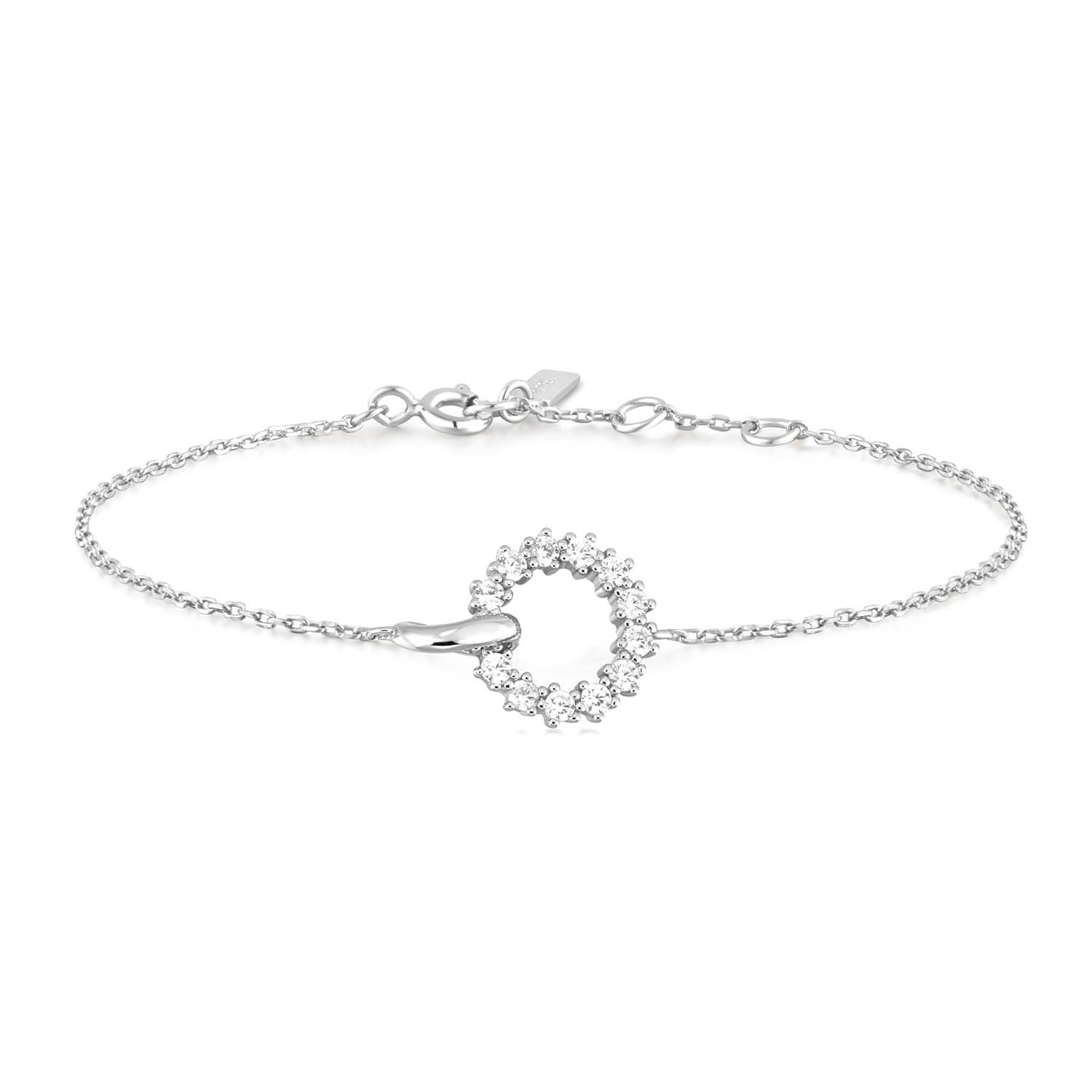 AH B056-01H

HET MERK
GeÃ¯nspireerd door de laatste fashion trends is Ania Haie het toonaangevende sieradenmerk voor hoogkwalitatieve maar ook betaalbare zilveren sieraden, zonder op de kwaliteit in te leveren. Iedere collectie is gebaseerd op de laatste catwalktrends, waardoor Ania Haie snel tot hÃ©t sieradenmerk voor stijlbewuste consumenten is verkozen. Elk sieraad wordt ontworpen om te combineren met andere sieraden waardoor je je eigen look kunt creÃ«ren. Maar ook zijn Ania Haie sieraden opvallend genoeg om op zichzelf te dragen.

SPECIFICATIES
- Ania Haie
- Armband
- 925 zilver met gold/ rhodium plating
- Lengte 18,5cm
- AH B056-01H
