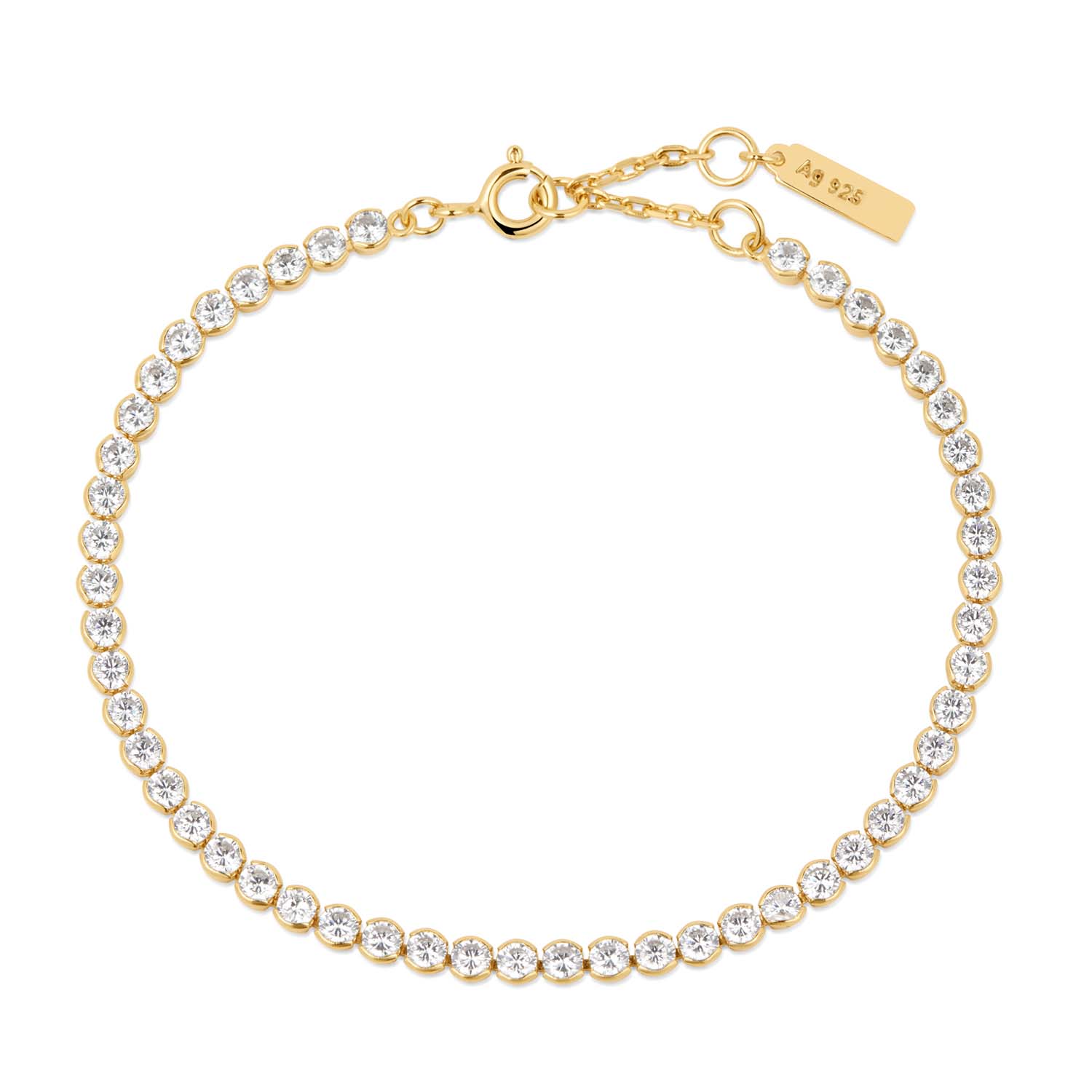 Deze tennisarmband van 14kt verguld sterlingzilver, versierd met een doorlopende lijn van heldere zirkonia's, kan je sprankelende must-have zijn. Statement genoeg om alleen te dragen of stapel hem met andere armbanden voor een luxe, moderne look.

HET MERK
Geïnspireerd door de laatste fashion trends is Ania Haie het toonaangevende sieradenmerk voor hoogkwalitatieve maar ook betaalbare zilveren sieraden, zonder op de kwaliteit in te leveren. Iedere collectie is gebaseerd op de laatste catwalktrends, waardoor Ania Haie snel tot hét sieradenmerk voor stijlbewuste consumenten is verkozen. Elk sieraad wordt ontworpen om te combineren met andere sieraden waardoor je je eigen look kunt creëren. Maar ook zijn Ania Haie sieraden opvallend genoeg om op zichzelf te dragen.

SPECIFICATIES
- Ania Haie
- Armband
- 925 zilver met gold/ rhodium plating
- Lengte 18,5cm
- AH B058-06G