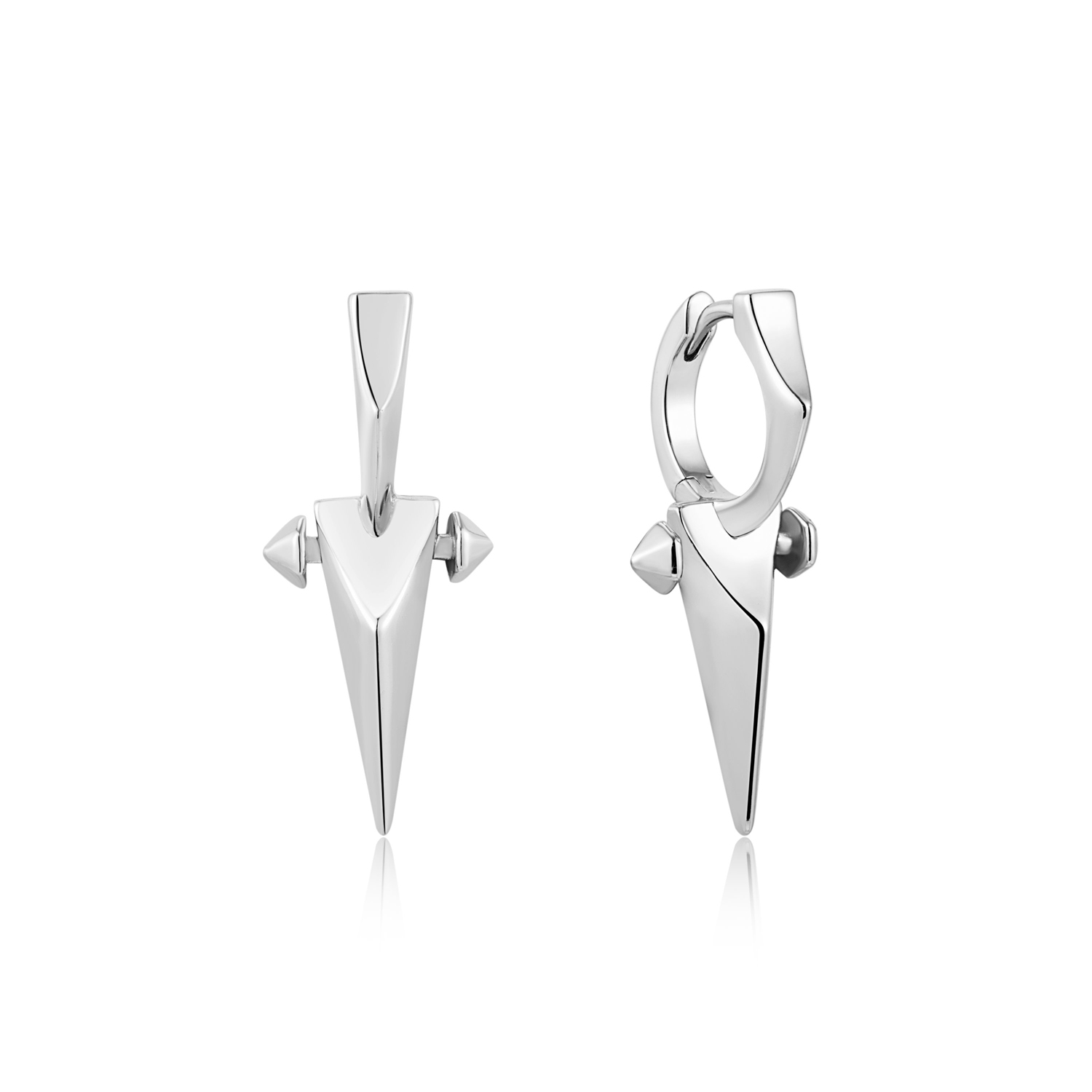We tillen je huggie hoops naar een hoger niveau door onze favoriete strakke oorringen te voorzien van een vleugje punktrend van dit seizoen. Gemaakt van gerhodineerd sterlingzilver kies je voor deze strakke hoekige oorringen, afgewerkt met een puntdruppel met stud details aan weerszijden van de punt. Elegante punkperfectie. 

HET MERK
GeAÃ¯nspireerd door de laatste fashion trends is Ania Haie het toonaangevende sieradenmerk voor hoogkwalitatieve maar ook betaalbare zilveren sieraden, zonder op de kwaliteit in te leveren. Iedere collectie is gebaseerd op de laatste catwalktrends, waardoor Ania Haie snel tot hAÃ©t sieradenmerk voor stijlbewuste consumenten is verkozen. Elk sieraad wordt ontworpen om te combineren met andere sieraden waardoor je je eigen look kunt creëren. Maar ook zijn Ania Haie sieraden opvallend genoeg om op zichzelf te dragen.

SPECIFICATIES
- Ania Haie
- Oorsieraad
- 925 zilver 
- Lengte 8,5mm