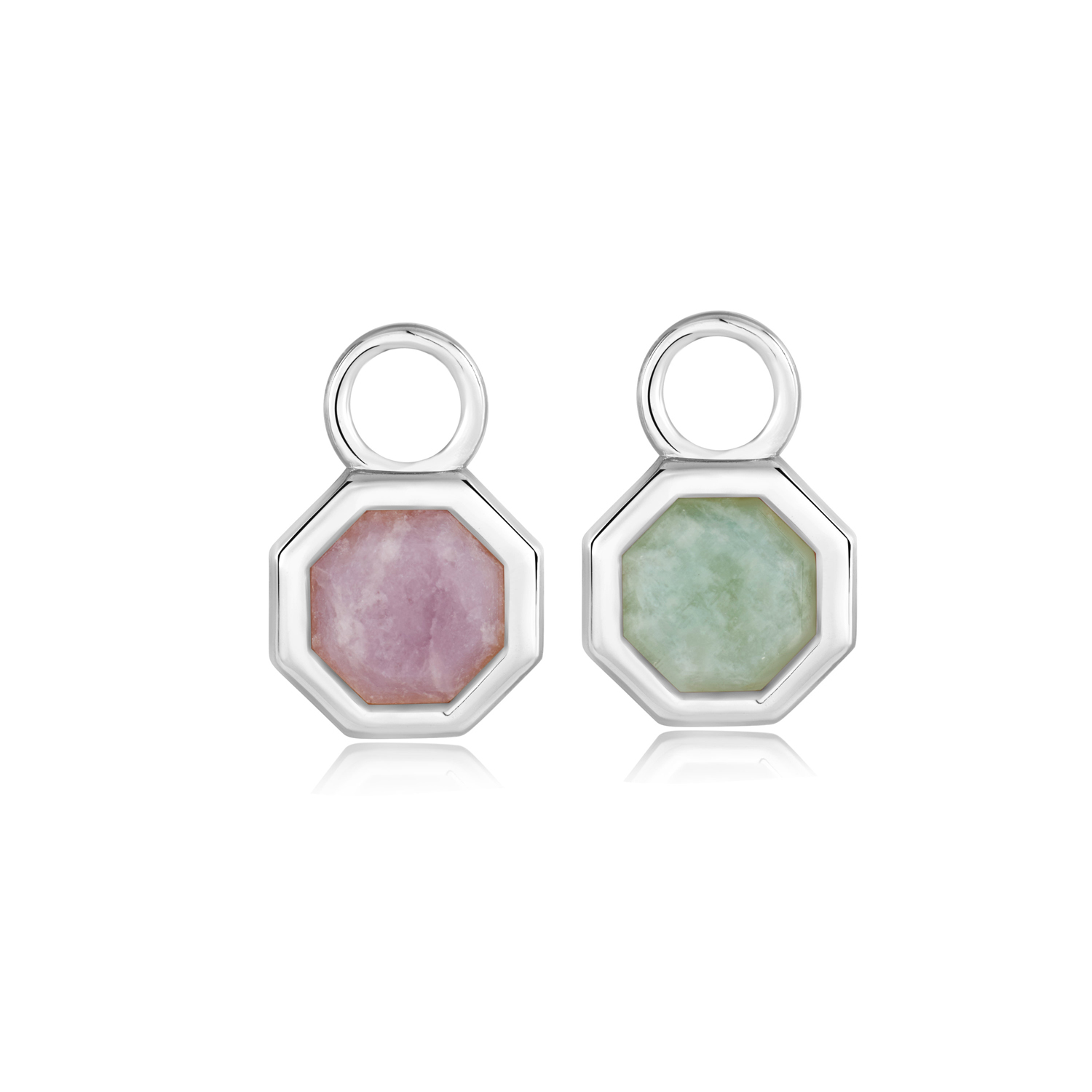 Speel met vorm en kleur met deze opvallende oorbel charm, perfect om aan een oorring te hangen om een frisse kleur toe te voegen. Gemaakt van gerhodineerd sterling zilver in een eigentijdse achthoekige vorm. Kies uit lila marmer aan de ene kant of groene amazonietsteen aan de andere kant voor twee verschillende looks in Ã©Ã©n.

HET MERK
GeÃ¯nspireerd door de laatste fashion trends is Ania Haie het toonaangevende sieradenmerk voor hoogkwalitatieve maar ook betaalbare zilveren sieraden, zonder op de kwaliteit in te leveren. Iedere collectie is gebaseerd op de laatste catwalktrends, waardoor Ania Haie snel tot hÃ©t sieradenmerk voor stijlbewuste consumenten is verkozen. Elk sieraad wordt ontworpen om te combineren met andere sieraden waardoor je je eigen look kunt creÃ«ren. Maar ook zijn Ania Haie sieraden opvallend genoeg om op zichzelf te dragen.

SPECIFICATIES
- Ania Haie
- Pop Charms Earring
- 925 zilver 
- Gemstone
- AH EC055-02H