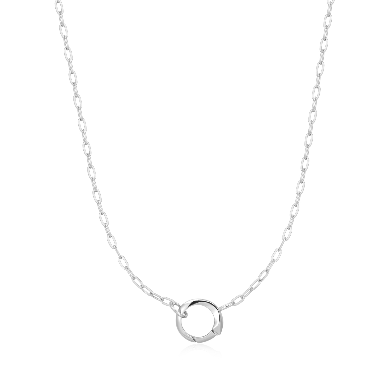 Productbeschrijving 
Deze ketting met minischakels is gemaakt van 925 sterling zilver met een rhodium plating en is perfect om te layeren met andere kettingen. De ketting is afgewerkt met een connector aan de voorkant waarmee je bedels kunt toevoegen. Je hoeft alleen maar de connector te openen en je favoriete bedels eraan te hangen voor een unieke look. 

Het Merk
GeÃ¯nspireerd door de laatste fashion trends is Ania Haie het toonaangevende sieradenmerk voor hoogkwalitatieve maar ook betaalbare zilveren sieraden, zonder op de kwaliteit in te leveren. Iedere collectie is gebaseerd op de laatste catwalktrends, waardoor Ania Haie snel tot hÃ©t sieradenmerk voor stijlbewuste consumenten is verkozen. Elk sieraad wordt ontworpen om te combineren met andere sieraden waardoor je je eigen look kunt creÃ«ren. Maar ook zijn Ania Haie sieraden opvallend genoeg om op zichzelf te dragen.

How It All Started
Met een passie voor kwalitatieve sieraden met stijl Ã©n het besef dat de mode bewuste vrouw niet wil inleveren op kwaliteit is Ania Haie geboren. De Ania Haie oprichters zagen later dat de moderne vrouw van vandaag graag sieraden combineert en layered om haar individualiteit te omarmen, de kans werd aangegrepen en de droom werd werkelijkheid.

Volg ons ook op social media
Wil jij op de hoogte blijven van nieuwe collecties, toffe combinaties en de laatste sieraden trends? Hou ons dan ook in de gaten op social media. Daarnaast inspireren wij jou dagelijks met verschillende looks en mix & match combinaties! Deel gerust jouw eigen unieke Ania Haie look door de hashtag #aniahaiexme te gebruiken. Wie weet wordt jouw look gerepost op Ã©Ã©n van onze kanalen!
Je kunt ons volgen op Facebook en Instagram.