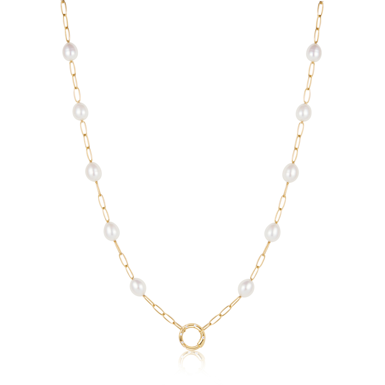 Een nieuwe manier om de geliefde pareltrend in te zetten. Probeer deze prachtige bedelketting met parels, perfect om gewoon te dragen of om je gekozen bedels uit de Pop Charms-collectie aan toe te voegen. Een trendy gouden schakelketting en iriserende parels, afgewerkt met een zirkonia bezette schakel. Maak je look af met klassieke of opvallende bedels die je gemakkelijk bevestigd aan de connector.

HET MERK
GeÃ¯nspireerd door de laatste fashion trends is Ania Haie het toonaangevende sieradenmerk voor hoogkwalitatieve maar ook betaalbare zilveren sieraden, zonder op de kwaliteit in te leveren. Iedere collectie is gebaseerd op de laatste catwalktrends, waardoor Ania Haie snel tot hÃ©t sieradenmerk voor stijlbewuste consumenten is verkozen. Elk sieraad wordt ontworpen om te combineren met andere sieraden waardoor je je eigen look kunt creÃ«ren. Maar ook zijn Ania Haie sieraden opvallend genoeg om op zichzelf te dragen.

SPECIFICATIES
- Ania Haie
- Pop Charms Necklace
- 925 zilver GP
- Pearl
- AH N055-03G