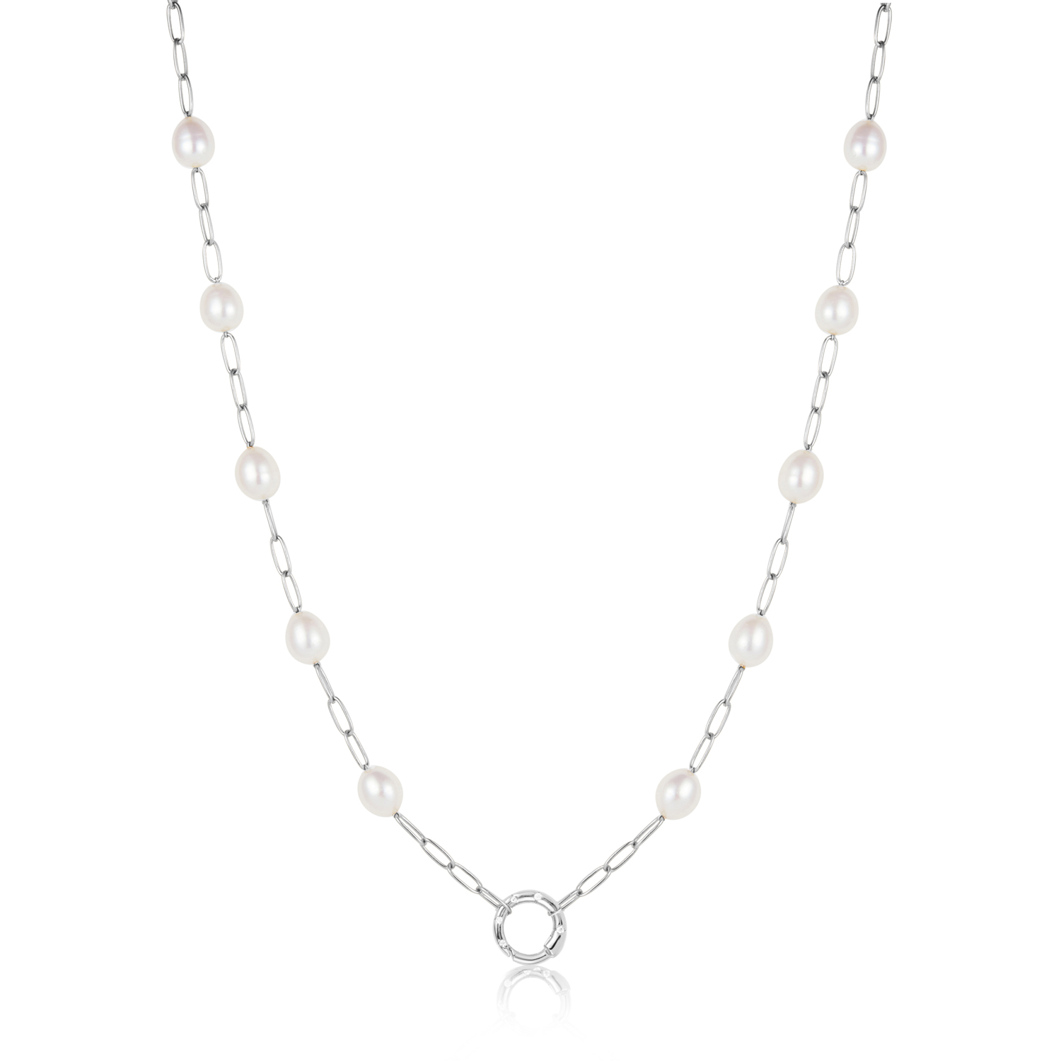 Een nieuwe manier om de geliefde pareltrend in te zetten. Probeer deze prachtige bedelketting met parels, perfect om gewoon te dragen of om je gekozen bedels uit de Pop Charms-collectie aan toe te voegen. Een trendy zilveren schakelketting en iriserende parels, afgewerkt met een zirkonia bezette schakel. Maak je look af met klassieke of opvallende bedels die je gemakkelijk bevestigd aan de connector.

HET MERK
GeÃ¯nspireerd door de laatste fashion trends is Ania Haie het toonaangevende sieradenmerk voor hoogkwalitatieve maar ook betaalbare zilveren sieraden, zonder op de kwaliteit in te leveren. Iedere collectie is gebaseerd op de laatste catwalktrends, waardoor Ania Haie snel tot hÃ©t sieradenmerk voor stijlbewuste consumenten is verkozen. Elk sieraad wordt ontworpen om te combineren met andere sieraden waardoor je je eigen look kunt creÃ«ren. Maar ook zijn Ania Haie sieraden opvallend genoeg om op zichzelf te dragen.

SPECIFICATIES
- Ania Haie
- Pop Charms Necklace
- 925 zilver 
- Pearl
- AH N055-03H