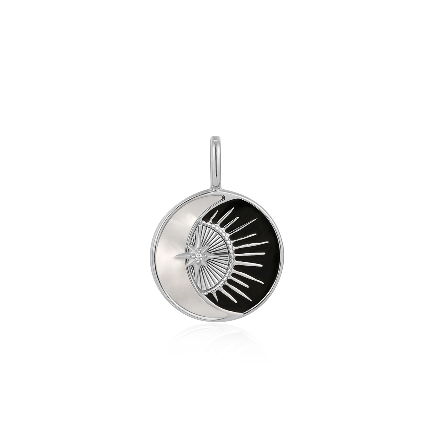 Productbeschrijving 
Geef je ketting een upgrade met deze kosmische bedel. De chique ronde bedel is gemaakt van 925 sterling zilver met rhodium plating. De bedel heeft een halve maan van parelmoer, een vleugje zwarte email en een  sprankelende zirkonia steen. Bevestig je bedel eenvoudig aan een kettng, armband of connector.

Het Merk
GeÃ¯nspireerd door de laatste fashion trends is Ania Haie het toonaangevende sieradenmerk voor hoogkwalitatieve maar ook betaalbare zilveren sieraden, zonder op de kwaliteit in te leveren. Iedere collectie is gebaseerd op de laatste catwalktrends, waardoor Ania Haie snel tot hÃ©t sieradenmerk voor stijlbewuste consumenten is verkozen. Elk sieraad wordt ontworpen om te combineren met andere sieraden waardoor je je eigen look kunt creÃ«ren. Maar ook zijn Ania Haie sieraden opvallend genoeg om op zichzelf te dragen.

How It All Started
Met een passie voor kwalitatieve sieraden met stijl Ã©n het besef dat de mode bewuste vrouw niet wil inleveren op kwaliteit is Ania Haie geboren. De Ania Haie oprichters zagen later dat de moderne vrouw van vandaag graag sieraden combineert en layered om haar individualiteit te omarmen, de kans werd aangegrepen en de droom werd werkelijkheid.

Volg ons ook op social media
Wil jij op de hoogte blijven van nieuwe collecties, toffe combinaties en de laatste sieraden trends? Hou ons dan ook in de gaten op social media. Daarnaast inspireren wij jou dagelijks met verschillende looks en mix & match combinaties! Deel gerust jouw eigen unieke Ania Haie look door de hashtag #aniahaiexme te gebruiken. Wie weet wordt jouw look gerepost op Ã©Ã©n van onze kanalen!
Je kunt ons volgen op Facebook en Instagram.