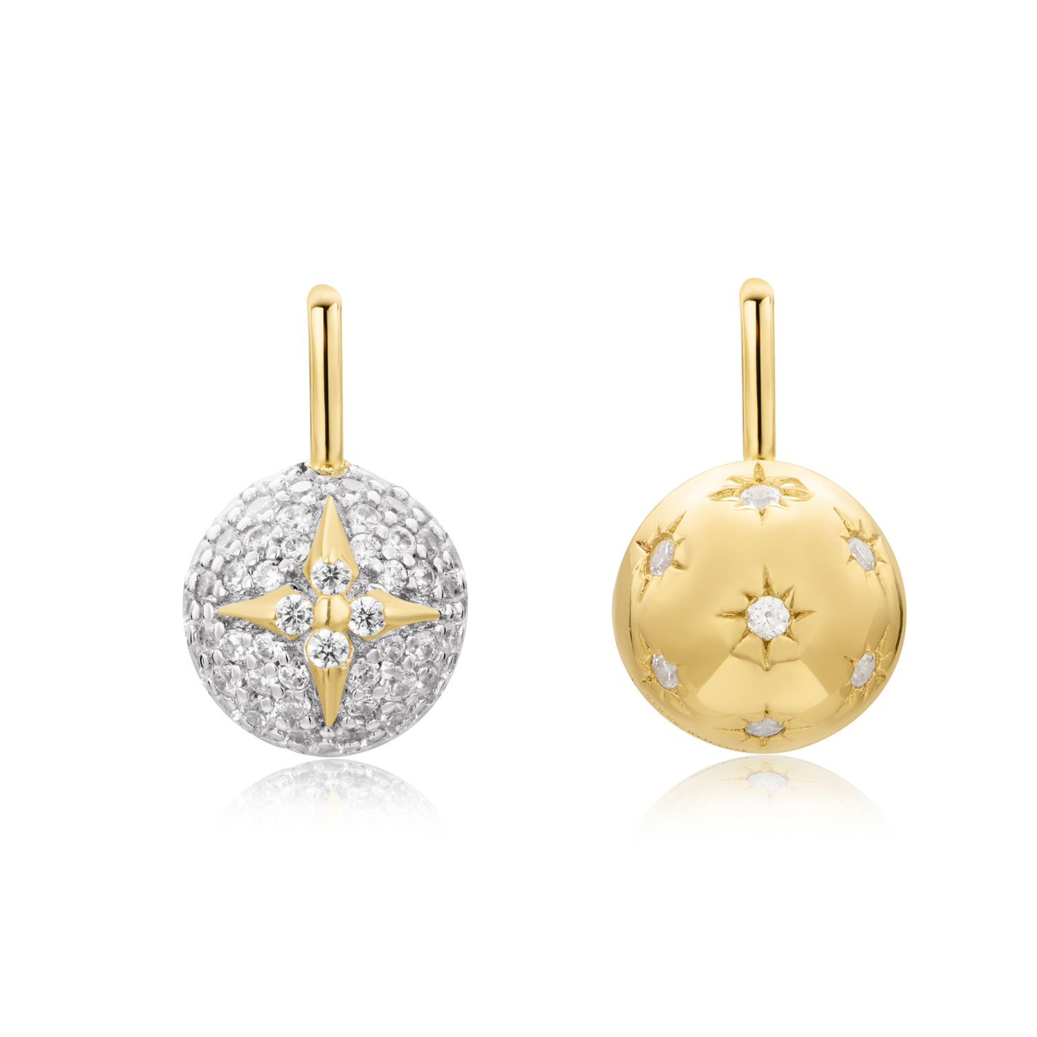 Voeg maximale schittering toe en upgrade een eenvoudige ketting met deze pav&eacute; bol charm. Gemaakt van sterling zilver verguld met 14 karaat goud en ingelegd met briljante zirkonia steentjes. De bedel heeft een assortiment sterren en geeft je ketting de perfecte overgang van alledaags naar avondglamour.

HET MERK
Ge&iuml;nspireerd door de laatste fashion trends is Ania Haie het toonaangevende sieradenmerk voor hoogkwalitatieve maar ook betaalbare zilveren sieraden, zonder op de kwaliteit in te leveren. Iedere collectie is gebaseerd op de laatste catwalktrends, waardoor Ania Haie snel tot h&eacute;t sieradenmerk voor stijlbewuste consumenten is verkozen. Elk sieraad wordt ontworpen om te combineren met andere sieraden waardoor je je eigen look kunt cre&euml;ren. Maar ook zijn Ania Haie sieraden opvallend genoeg om op zichzelf te dragen.

SPECIFICATIES
- Ania Haie
- Pop Charms 
- 925 zilver 
- Pav&eacute; Star
- AH NC052-11T