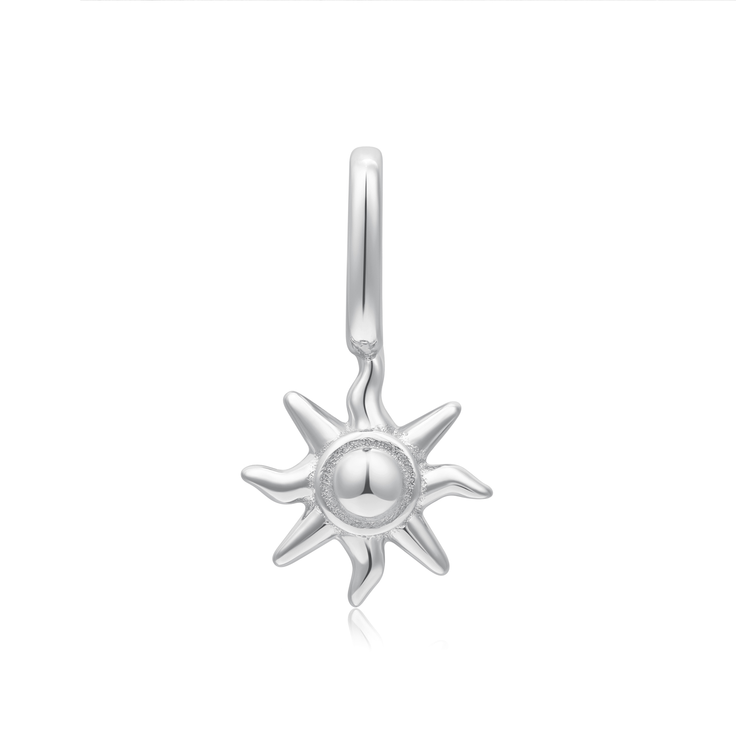 Voeg dit seizoen een lichtstraal toe aan je sieraden collectie met de zon charm, gemaakt van gerhodineerd sterling zilver. De zonnen bedel staat voor leven, energie en positiviteit en kan aan elke Pop Charms ketting of armband worden bevestigd als veelzijdige, zonnige toevoeging aan elke look. 

HET MERK
GeÃ¯nspireerd door de laatste fashion trends is Ania Haie het toonaangevende sieradenmerk voor hoogkwalitatieve maar ook betaalbare zilveren sieraden, zonder op de kwaliteit in te leveren. Iedere collectie is gebaseerd op de laatste catwalktrends, waardoor Ania Haie snel tot hÃ©t sieradenmerk voor stijlbewuste consumenten is verkozen. Elk sieraad wordt ontworpen om te combineren met andere sieraden waardoor je je eigen look kunt creÃ«ren. Maar ook zijn Ania Haie sieraden opvallend genoeg om op zichzelf te dragen.

SPECIFICATIES
- Ania Haie
- Pop Charms
- 925 zilver 
- Sunshine
- AH NC055-10H