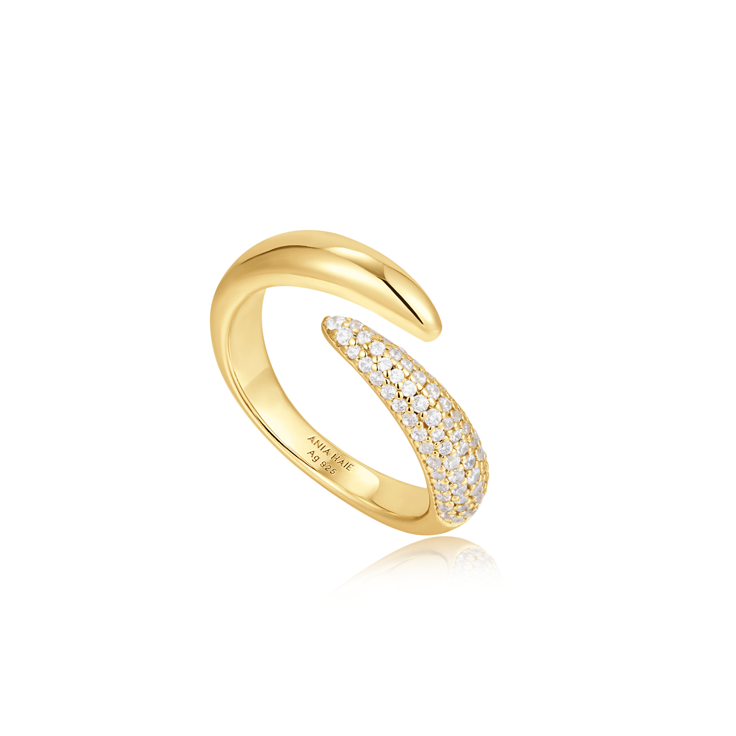 Maak ruimte in je collectie ringen voor deze opvallende spike ring. Hij is gemaakt van 14kt verguld sterlingzilver en ingelegd met glinsterende zirkonia's. Combineer hem met eenvoudige ringen voor een chique look en draag hem om welke vinger je maar wilt dankzij de verstelbare pasvorm. Perfect om een vleugje sprankeling toe te voegen aan je alledaagse looks.

HET MERK
GeAÃ¯nspireerd door de laatste fashion trends is Ania Haie het toonaangevende sieradenmerk voor hoogkwalitatieve maar ook betaalbare zilveren sieraden, zonder op de kwaliteit in te leveren. Iedere collectie is gebaseerd op de laatste catwalktrends, waardoor Ania Haie snel tot hAÃ©t sieradenmerk voor stijlbewuste consumenten is verkozen. Elk sieraad wordt ontworpen om te combineren met andere sieraden waardoor je je eigen look kunt creëren. Maar ook zijn Ania Haie sieraden opvallend genoeg om op zichzelf te dragen.

SPECIFICATIES
- Ania Haie
- Ring
- 925 zilver met gold plating
- Verstelbare maat