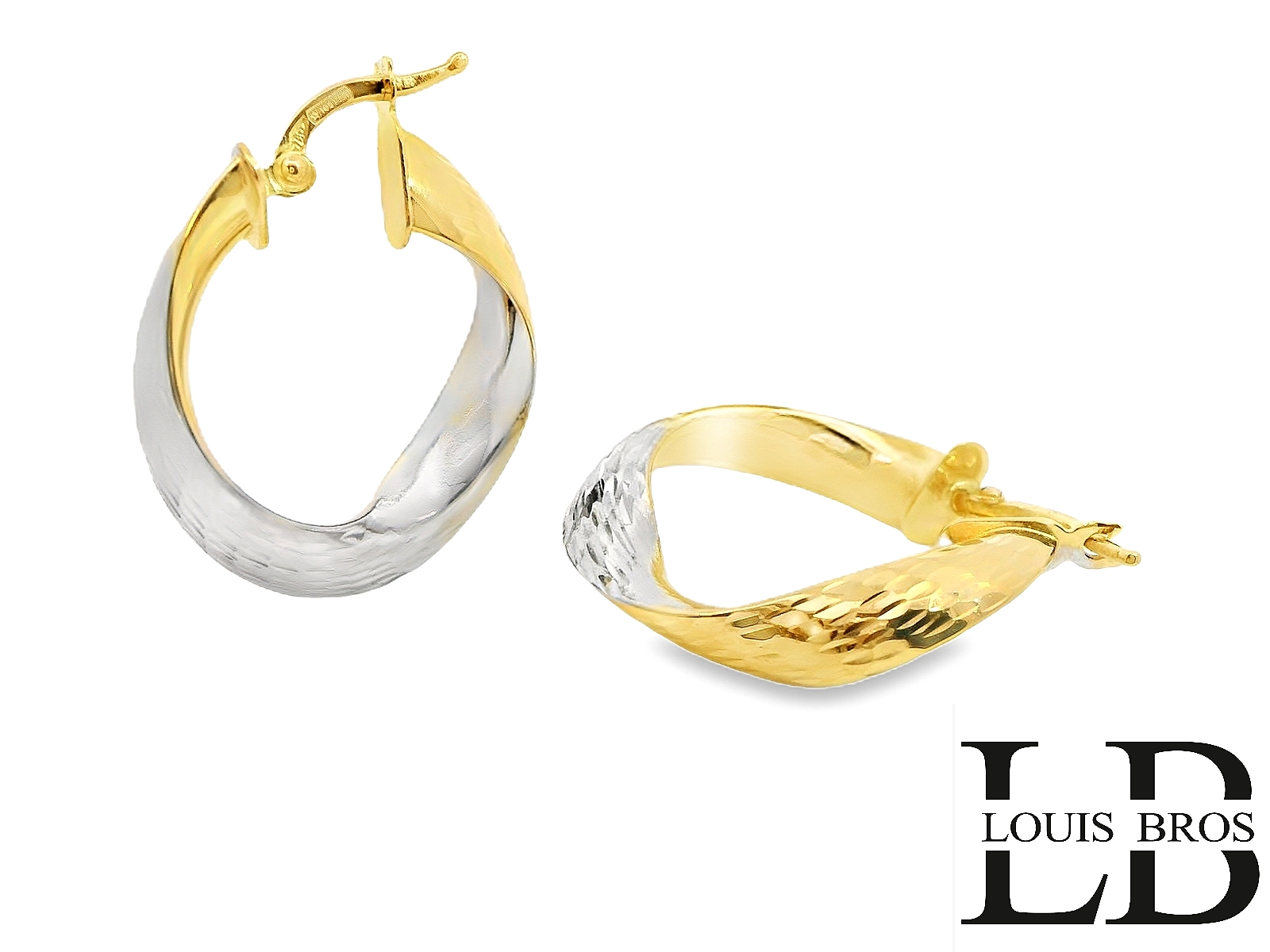 Deze prachtige 18-karaats bicolor gouden oorringen combineren elegantie en modern design. De oorringen hebben een unieke gedraaide vorm, waarbij het warme geelgoud en het stralende witgoud harmonieus samenkomen. De afwerking is deels hoogglanzend en deels voorzien van een verfijnd hamerslagpatroon, wat zorgt voor een speels en luxueus effect. Dankzij de stevige scharniersluiting blijven de oorringen comfortabel en veilig zitten. Dit tijdloze sieraad is perfect voor elke gelegenheid en voegt een stijlvolle en chique touch toe aan elke look.