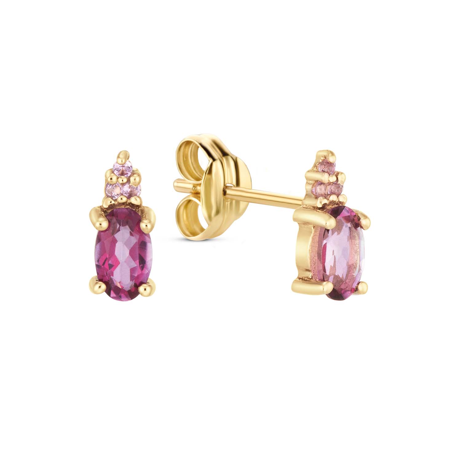 De Vintage Pink Topaz studs zijn gemaakt van 14 karaat goud en bevatten roze topaas edelstenen. Combineer samen met de Vintage Pink Topaz ring en ga voor een kleurrijke Jackie look!

Tropical Paradise
Dat Jackie van reizen houdt is geen geheim. Voor haar 14 karaat gouden sieradencollectie heeft zij zich deze keer laten inspireren door de tropen.
Haar Tropical Paradise collectie biedt een mix van elegantie en avontuur. Voel de zon schijnen waar je ook bent!

Weelderige jungles, azuurblauwe oceanen en de schittering van de zon op witte zandstranden: de ontwerpen met edelstenen zijn een weerspiegeling van Jackie’s mooiste herinneringen. Of het een dag op kantoor is of een avondje uit, deze sieraden voegen een vleugje exotische allure toe aan elke gelegenheid.

Het merk
Jackie is hét 14 karaat gouden on trend sieradenmerk. De collecties zijn geïnspireerd op de reizen die ik maak, van stedentrips tot exotische oorden. Elk gouden sieraad is helemaal van nu, handgemaakt door Europese goudsmeden en vervaardigd van overwegend gerecycled goud met echte edelstenen en zoetwaterparels. Elke collectie is dan ook met veel liefde en passie samengesteld. Mijn Jackie sieraden zijn de perfecte finishing touch voor iedere outfit!

Specificaties
- Oorsieraad
- Materiaal: 14 Karaat - Geelgoud - 585
- Studs 8mm
- Pink Topaz