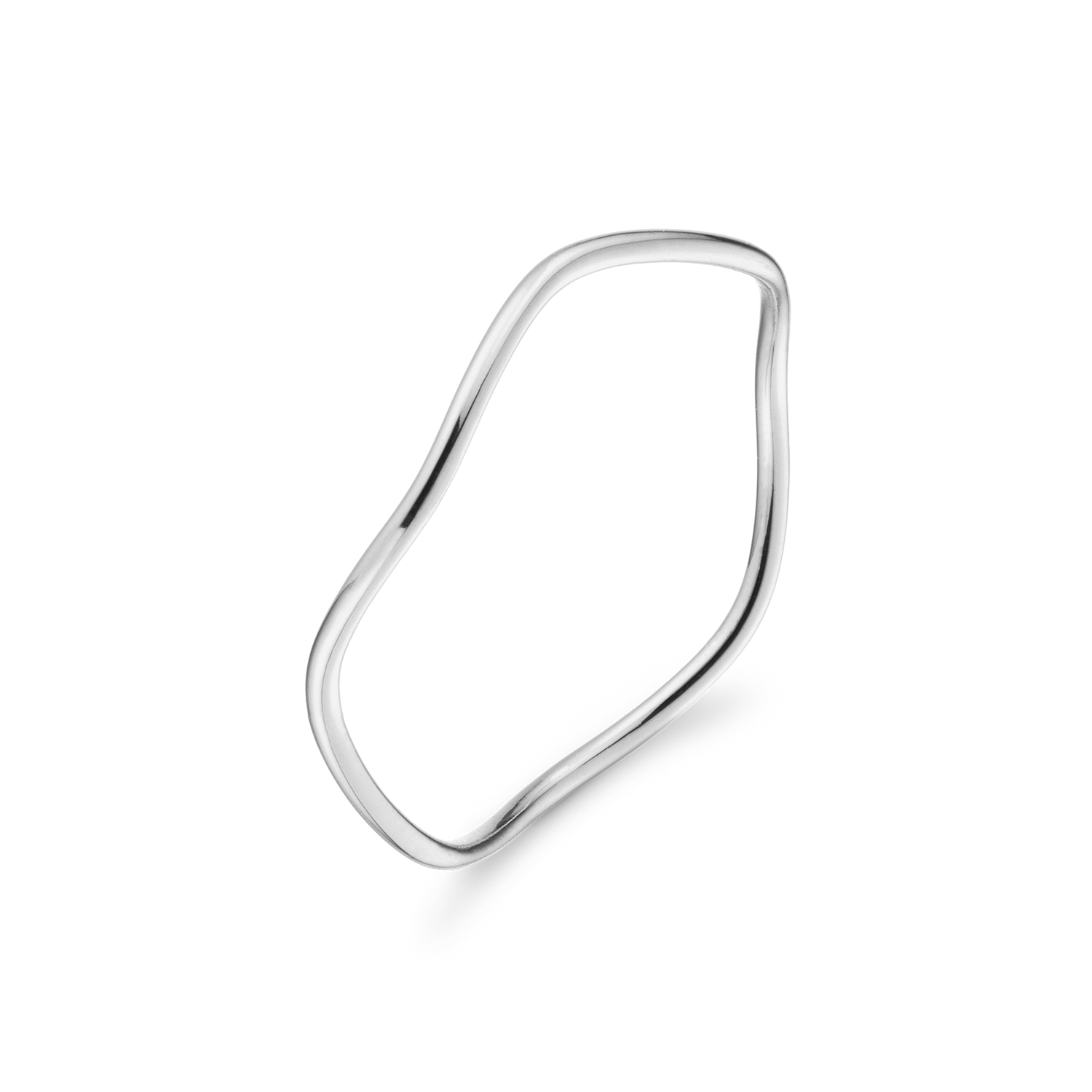 De Jackie Wavy ring white gold is gemaakt van 14 karaat witgoud en kan je perfect samen dragen met de Jackie Wavy ring, in het goud. Ga voor een unieke look!

Tropical Paradise
Dat Jackie van reizen houdt is geen geheim. Voor haar 14 karaat gouden sieradencollectie heeft zij zich deze keer laten inspireren door de tropen.
Haar Tropical Paradise collectie biedt een mix van elegantie en avontuur. Voel de zon schijnen waar je ook bent!

Weelderige jungles, azuurblauwe oceanen en de schittering van de zon op witte zandstranden: de ontwerpen met edelstenen zijn een weerspiegeling van Jackie’s mooiste herinneringen. Of het een dag op kantoor is of een avondje uit, deze sieraden voegen een vleugje exotische allure toe aan elke gelegenheid.

Het merk
Jackie is hét 14 karaat gouden on trend sieradenmerk. De collecties zijn geïnspireerd op de reizen die ik maak, van stedentrips tot exotische oorden. Elk gouden sieraad is helemaal van nu, handgemaakt door Europese goudsmeden en vervaardigd van overwegend gerecycled goud met echte edelstenen en zoetwaterparels. Elke collectie is dan ook met veel liefde en passie samengesteld. Mijn Jackie sieraden zijn de perfecte finishing touch voor iedere outfit!

Specificaties
- Ring 56
- Materiaal: 14 Karaat - Witgoud - 585
- Wavy Wit combineer