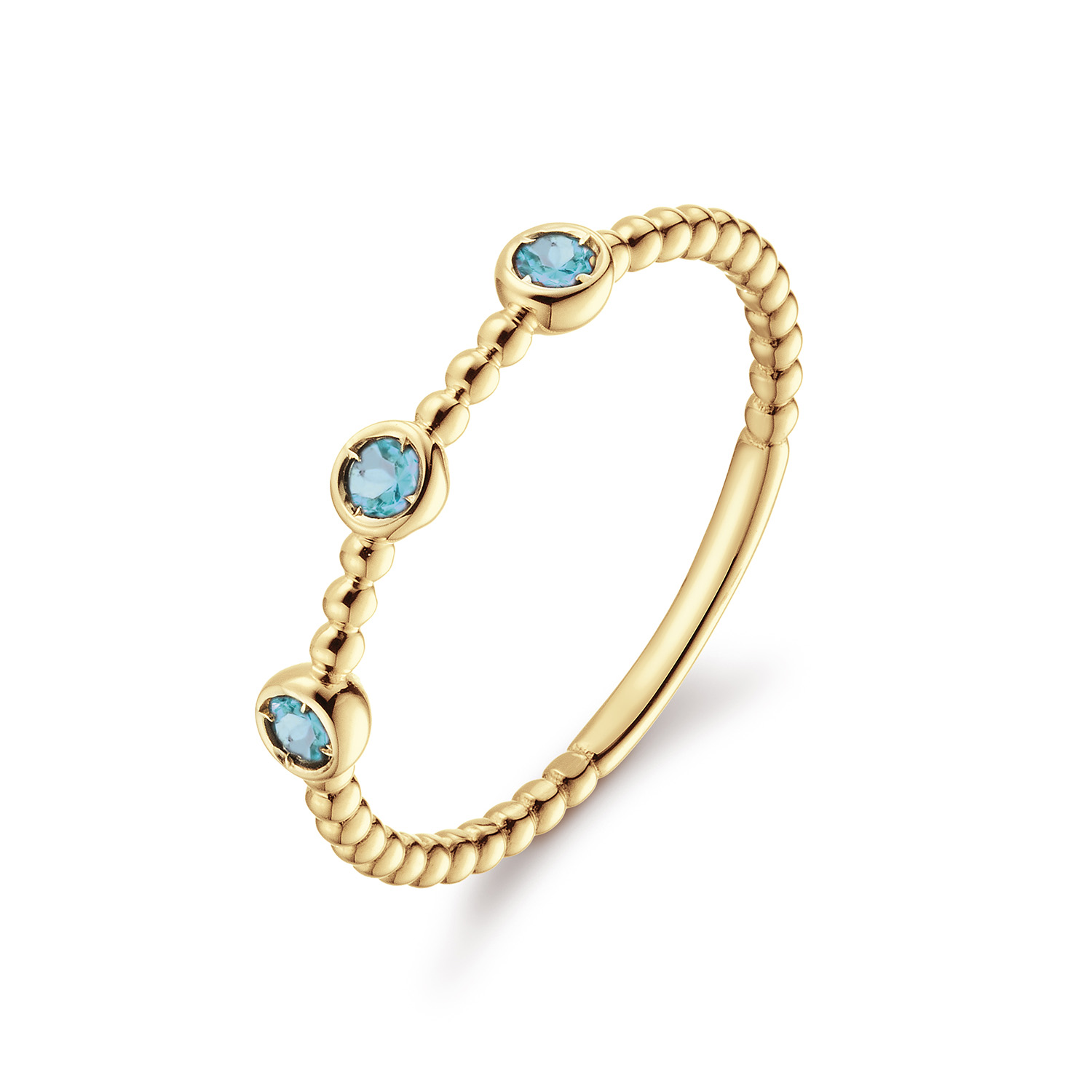 De 14 karaat gouden Triple London Blue Topaz ring bevat 3 Londen blauwe topaas edelstenen. Combineer de ring met de Dangling London Blue Topaz ring en maak de perfecte ringstack!

Tropical Paradise
Dat Jackie van reizen houdt is geen geheim. Voor haar 14 karaat gouden sieradencollectie heeft zij zich deze keer laten inspireren door de tropen.
Haar Tropical Paradise collectie biedt een mix van elegantie en avontuur. Voel de zon schijnen waar je ook bent!

Weelderige jungles, azuurblauwe oceanen en de schittering van de zon op witte zandstranden: de ontwerpen met edelstenen zijn een weerspiegeling van Jackie’s mooiste herinneringen. Of het een dag op kantoor is of een avondje uit, deze sieraden voegen een vleugje exotische allure toe aan elke gelegenheid.

Het merk
Jackie is hét 14 karaat gouden on trend sieradenmerk. De collecties zijn geïnspireerd op de reizen die ik maak, van stedentrips tot exotische oorden. Elk gouden sieraad is helemaal van nu, handgemaakt door Europese goudsmeden en vervaardigd van overwegend gerecycled goud met echte edelstenen en zoetwaterparels. Elke collectie is dan ook met veel liefde en passie samengesteld. Mijn Jackie sieraden zijn de perfecte finishing touch voor iedere outfit!

Specificaties
- Ring 56
- Materiaal: 14 Karaat - Geelgoud - 585
- Blauw topaas