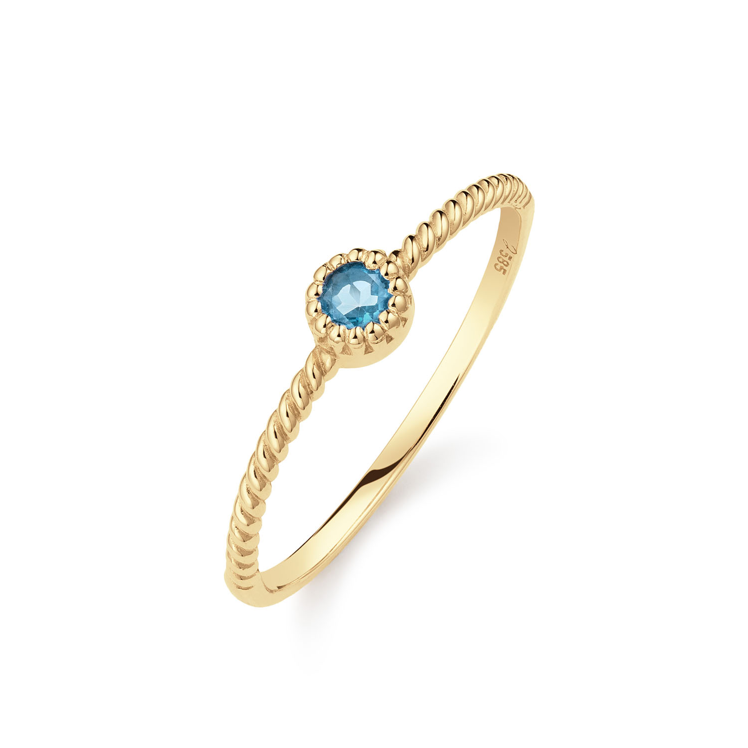 Hidden Gems of the Rivièra Elke creatie in de Hidden Gems of the Rivièra collectie is een ode aan de onmiskenbare charme van de Rivièra. Handgemaakt van 14 karaat goud en verrijkt met echte edelstenen. De sieraden brengen de magische sfeer van de Côte d'Azur tot leven in jouw look! Het merk Jackie is hét 14 karaat gouden on trend sieradenmerk. De collecties zijn geïnspireerd op de reizen die ik maak, van stedentrips tot exotische oorden. Elk gouden sieraad is helemaal van nu, handgemaakt door Europese goudsmeden en vervaardigd van overwegend gerecycled goud met echte edelstenen en zoetwaterparels. Elke collectie is dan ook met veel liefde en passie samengesteld. Mijn Jackie sieraden zijn de perfecte finishing touch voor iedere outfit! Specificaties - Ring - Materiaal: 14 Karaat - Geelgoud - 585 - Blue Topaz - Maat 50