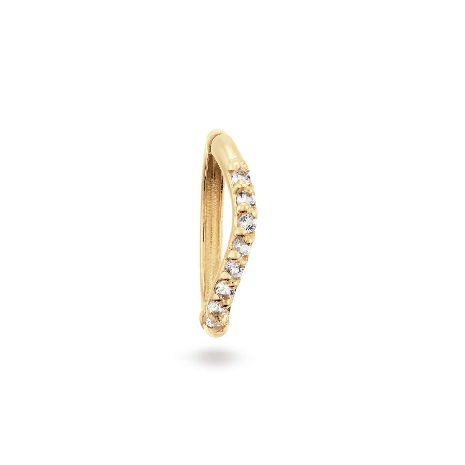 Deze piercing hoop is subtiel, maar adembenemend. Uniek is de vorm van de oorbel, geïnspireerd op de kustlijn van de Rivièra. De oorbel is voorzien van vijf echte witte topazen.

Hidden Gems of the Rivièra
Elke creatie in de Hidden Gems of the Rivièra collectie is een ode aan de onmiskenbare charme van de Rivièra. Handgemaakt van 14 karaat goud en verrijkt met echte edelstenen. De sieraden brengen de magische sfeer van de Côte d'Azur tot leven in jouw look! 

Het merk 
Jackie is hét 14 karaat gouden on trend sieradenmerk. De collecties zijn geïnspireerd op de reizen die ik maak, van stedentrips tot exotische oorden. Elk gouden sieraad is helemaal van nu, handgemaakt door Europese goudsmeden en vervaardigd van overwegend gerecycled goud met echte edelstenen en zoetwaterparels. Elke collectie is dan ook met veel liefde en passie samengesteld. Mijn Jackie sieraden zijn de perfecte finishing touch voor iedere outfit!

Specificaties
- Hoop
- Materiaal: 14 Karaat - Geelgoud - 585
- Rivièra Single Hoop
- Totale lengte: 10mm