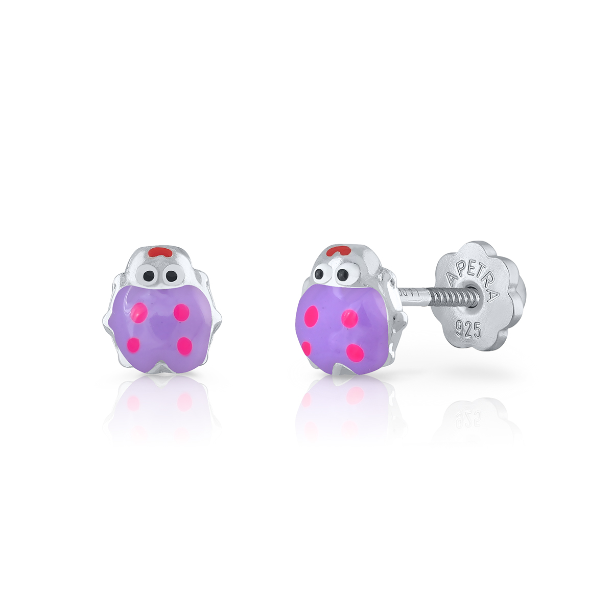 Deze schattige oorknopjes met lieveheersbeestjes zijn gemaakt van 925 sterling zilver met emaille. Wist jij dat een lieveheersbeestje een ware snelheidsduivel is? Hij beweegt zijn vleugels zo’n 85 keer per seconde en kan maar liefst een snelheid van 60 km per uur halen!

Lapetra kindersieraden
Lapetra is het nieuwste handgemaakte, zilver gerhodineerde sieradenmerk voor jonge meiden. De opvallende oorknopjes met unieke designs zijn voorzien van een schroefsluiting; deze draait stevig vast. Hierdoor verliezen ze de oorknopjes niet en kunnen ze deze zelfs comfortabel inhouden bij het slapen. Bij alle sieraden ontvang je een metalen blikje: een feestje om te geven én te krijgen!

Specificaties
  - LPLB0010
  - Oorknopjes
  - 925 sterling zilver
  - Afmeting: 0,4 x 0,5 cm