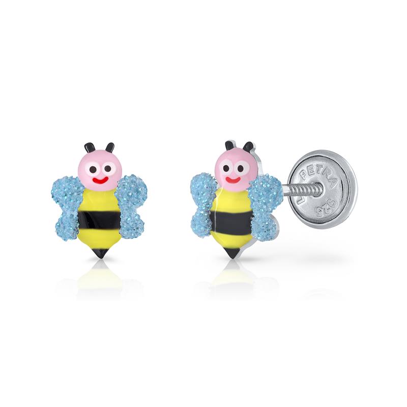 Je hoeft niet bang te zijn dat deze bijtjes jou steken! Ze zijn juist super schattig met hun lachende gezichtje en blauwe vleugels. De oorknopjes zijn voorzien van een handige schroefsluiting. Hierdoor zijn de oorknopjes comfortabel om te dragen, zelfs met slapen. Super fijn!

Lapetra kindersieraden
Lapetra is het nieuwste handgemaakte, zilver gerhodineerde sieradenmerk voor jonge meiden. De opvallende oorknopjes met unieke designs zijn voorzien van een schroefsluiting; deze draait stevig vast. Hierdoor verliezen ze de oorknopjes niet en kunnen ze deze zelfs comfortabel inhouden bij het slapen. Bij alle sieraden ontvang je een metalen blikje: een feestje om te geven én te krijgen!

Specificaties
  - LPOS0075
  - oorknopjes
  - 925 sterling zilver
  - Afmeting: 0,9 x 0,4 cm