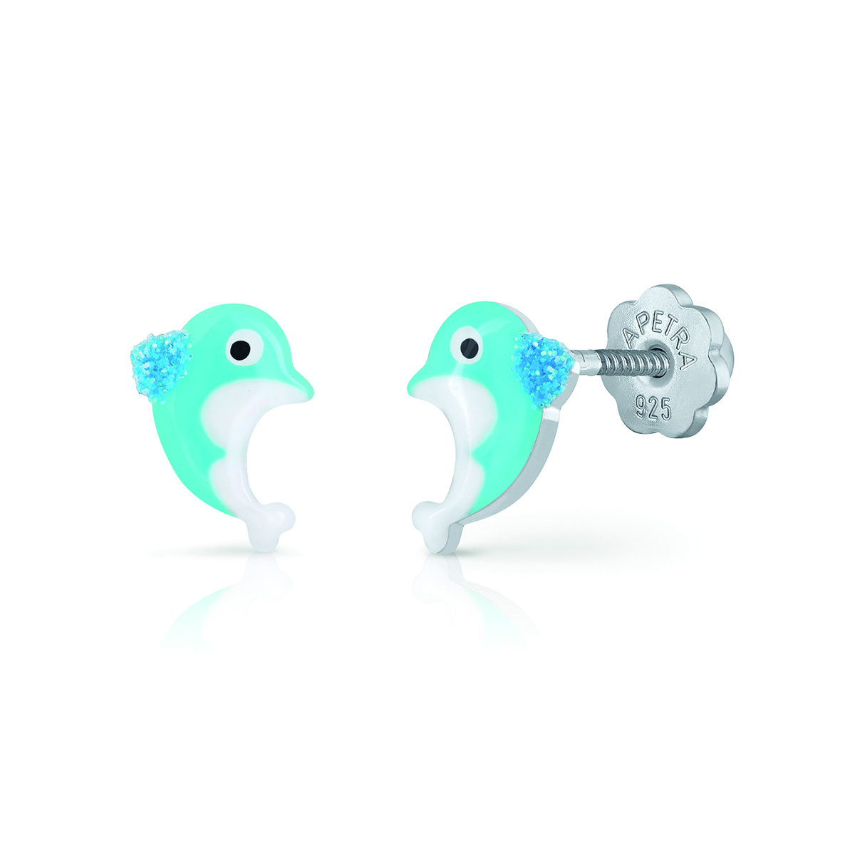 Deze dolfijn van Lapetra ziet er super schattig uit in je oren! De oorknopjes zijn gemaakt van 925 sterling zilver met emaille. Door de handige schroefsluiting zijn de oorknopjes comfortabel met dragen en verlies je ze niet snel.

Lapetra kindersieraden
Lapetra is het nieuwste handgemaakte, zilver gerhodineerde sieradenmerk voor jonge meiden. De opvallende oorknopjes met unieke designs zijn voorzien van een schroefsluiting; deze draait stevig vast. Hierdoor verliezen ze de oorknopjes niet en kunnen ze deze zelfs comfortabel inhouden bij het slapen. Bij alle sieraden ontvang je een metalen blikje: een feestje om te geven én te krijgen!

Specificaties
  - LPOS0164
  - Oorknopjes
  - 925 sterling zilver
  - Afmeting: 0,8 x 0,3 cm